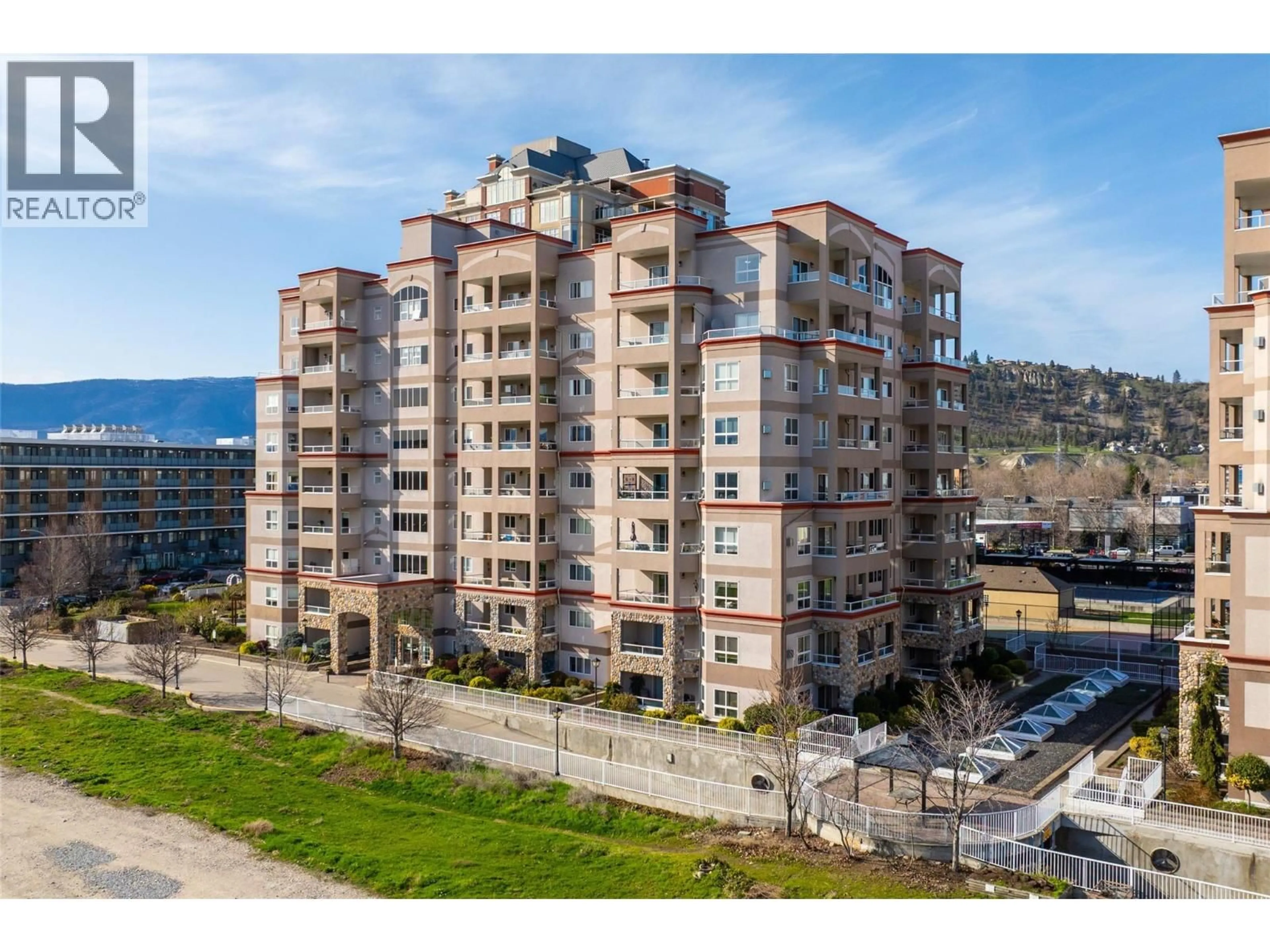 A pic from outside/outdoor area/front of a property/back of a property/a pic from drone, unknown for 307 - 1967 UNDERHILL STREET, Kelowna British Columbia V1X8C9