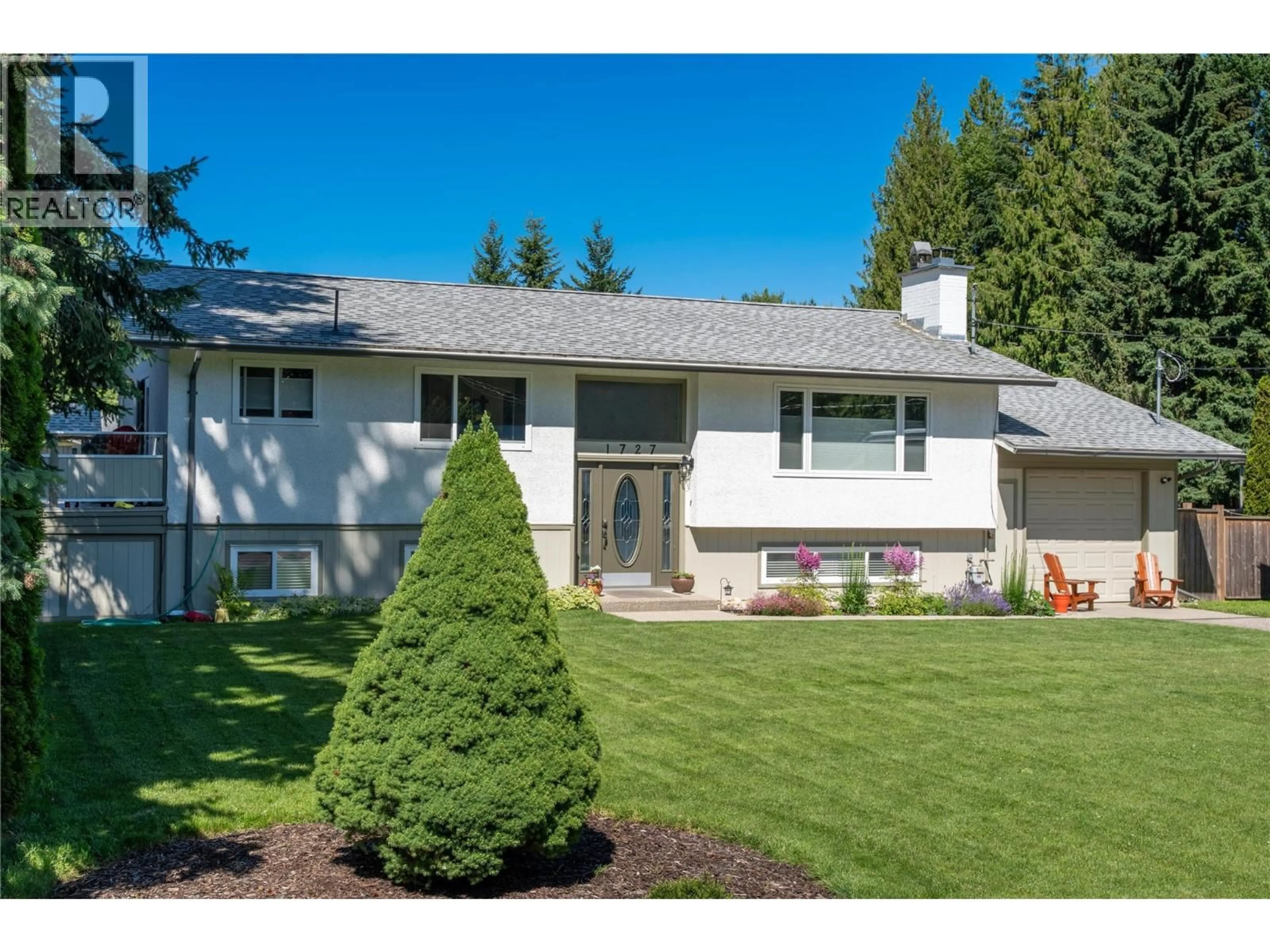 Home with vinyl exterior material, street for 1727 TILLEN ROAD, Revelstoke British Columbia V0E2S1