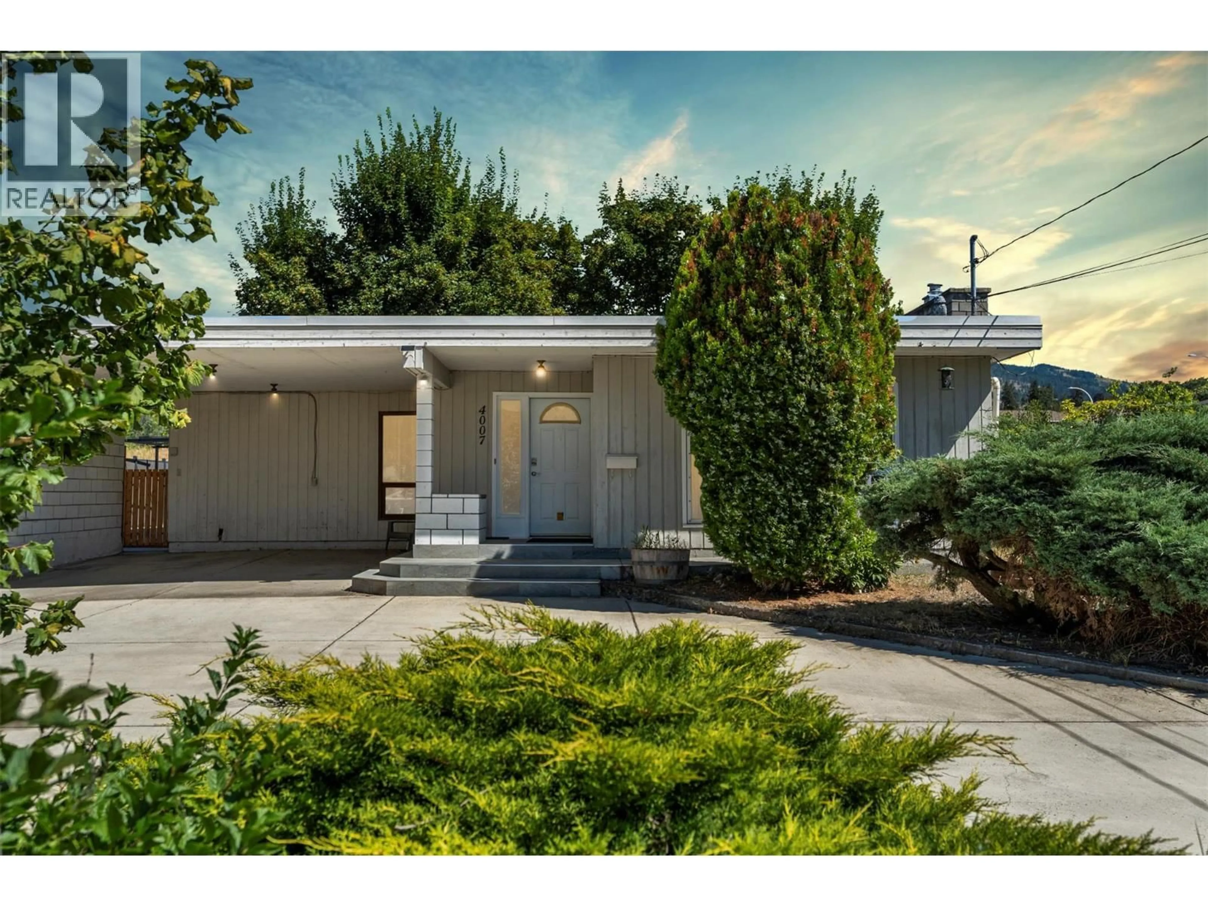 Home with vinyl exterior material, street for 4007 24 STREET, Vernon British Columbia V1T4N7