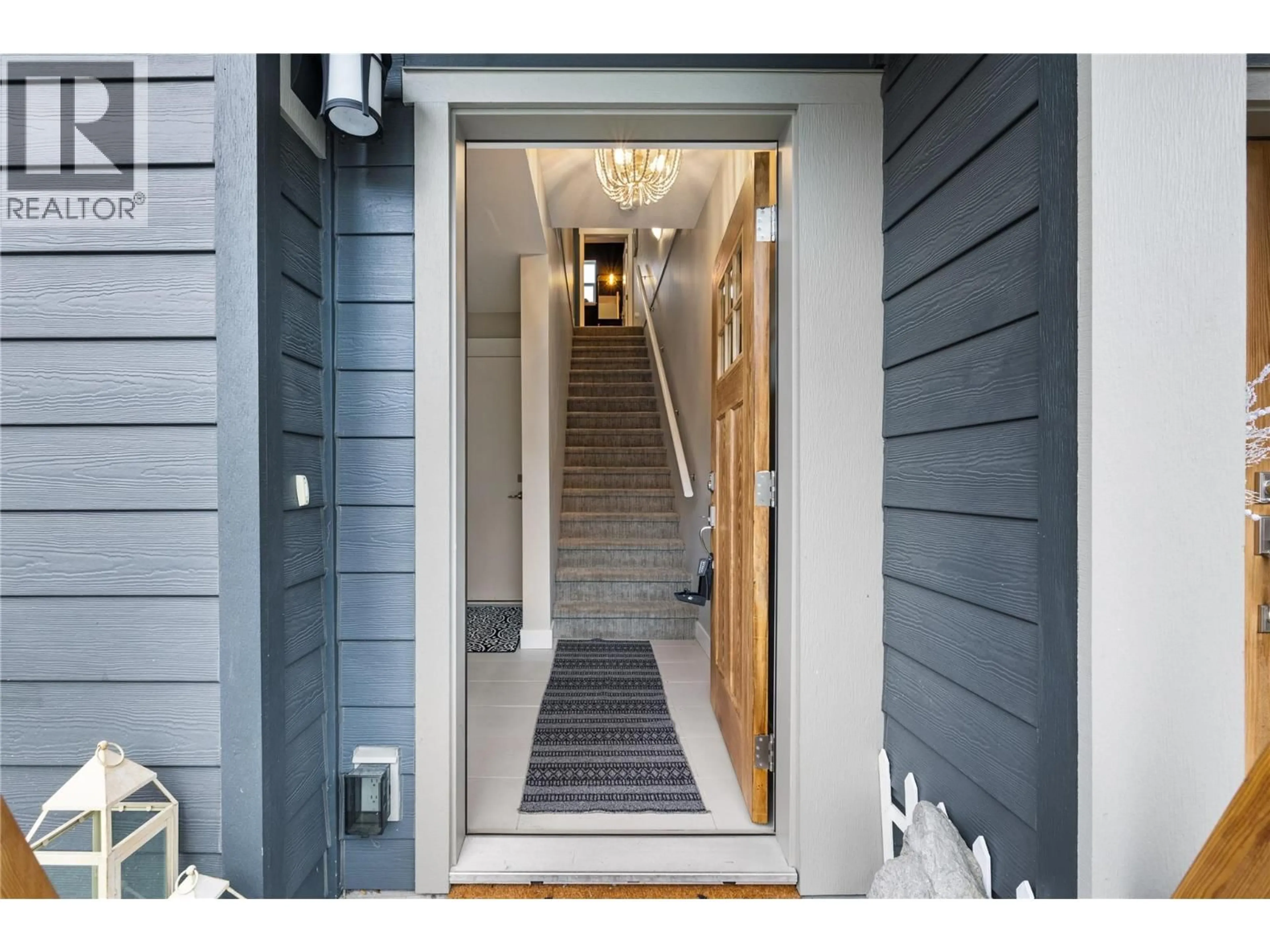 Indoor entryway for 24 - 2490 TUSCANY DRIVE, West Kelowna British Columbia V4T3M4