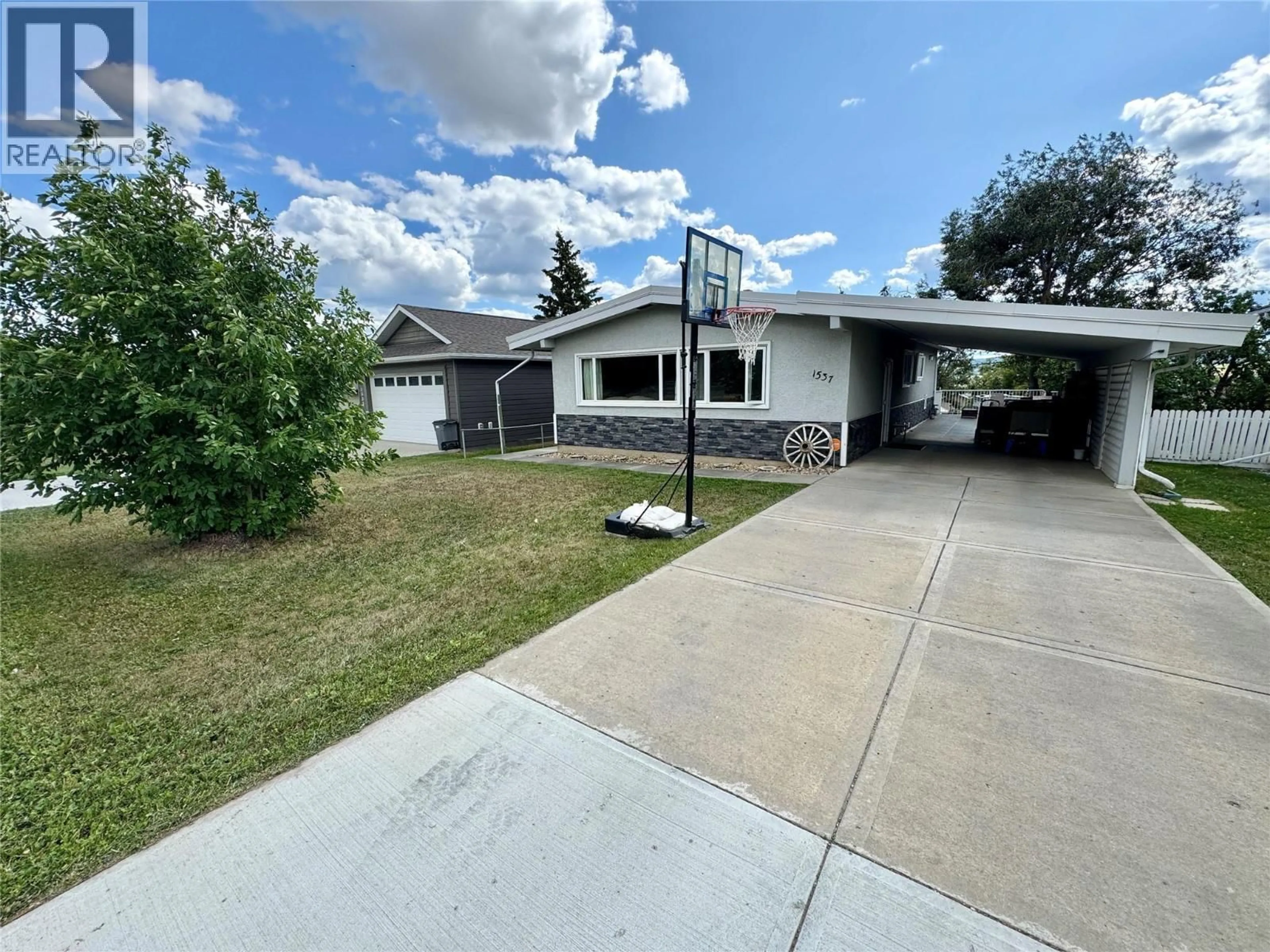 A pic from outside/outdoor area/front of a property/back of a property/a pic from drone, street for 1537 95 AVENUE, Dawson Creek British Columbia V1G1J9