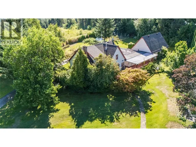 102 18TH STREET, Castlegar 2