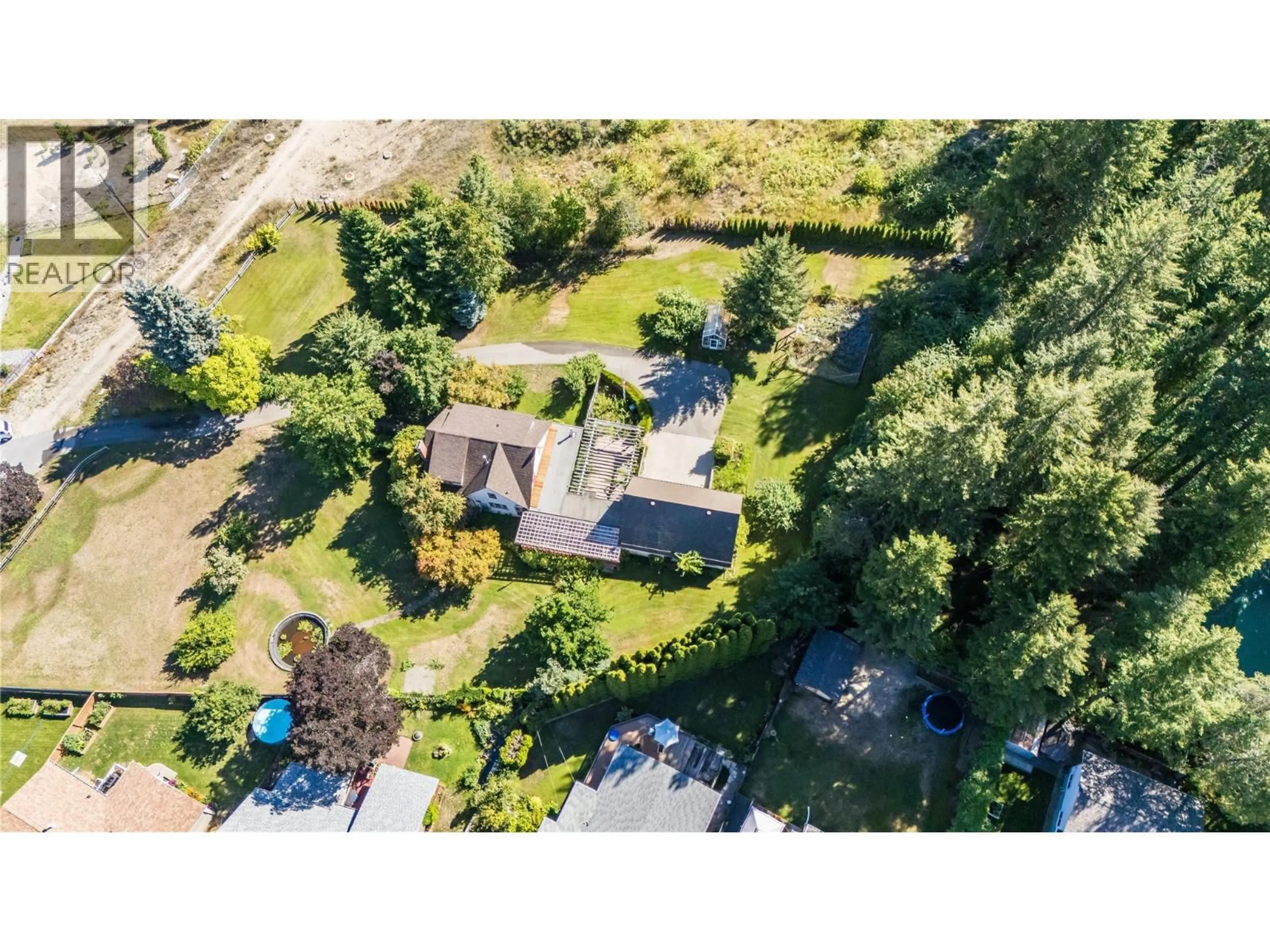 A pic from outside/outdoor area/front of a property/back of a property/a pic from drone, unknown for 102 18TH STREET, Castlegar British Columbia V1N2M7