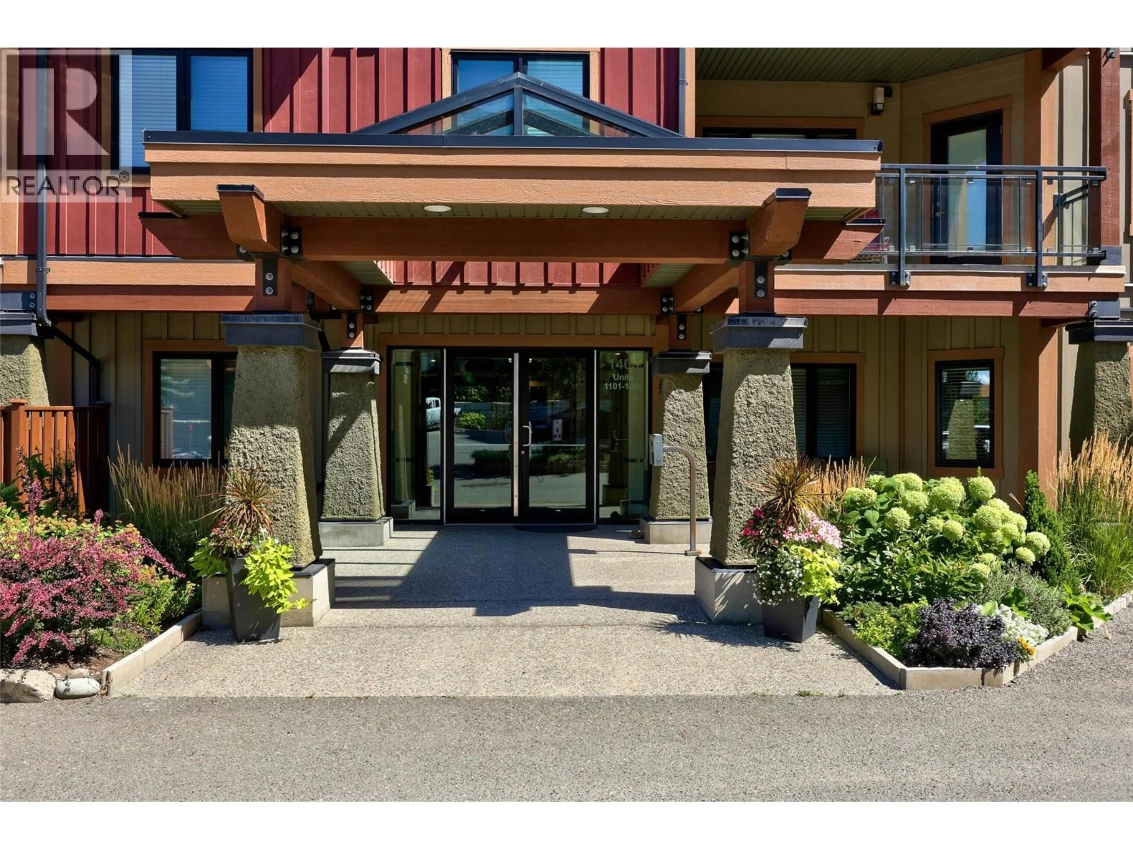 Indoor foyer for 1104 - 1405 SPRINGHILL DRIVE, Kamloops British Columbia V2C0B4