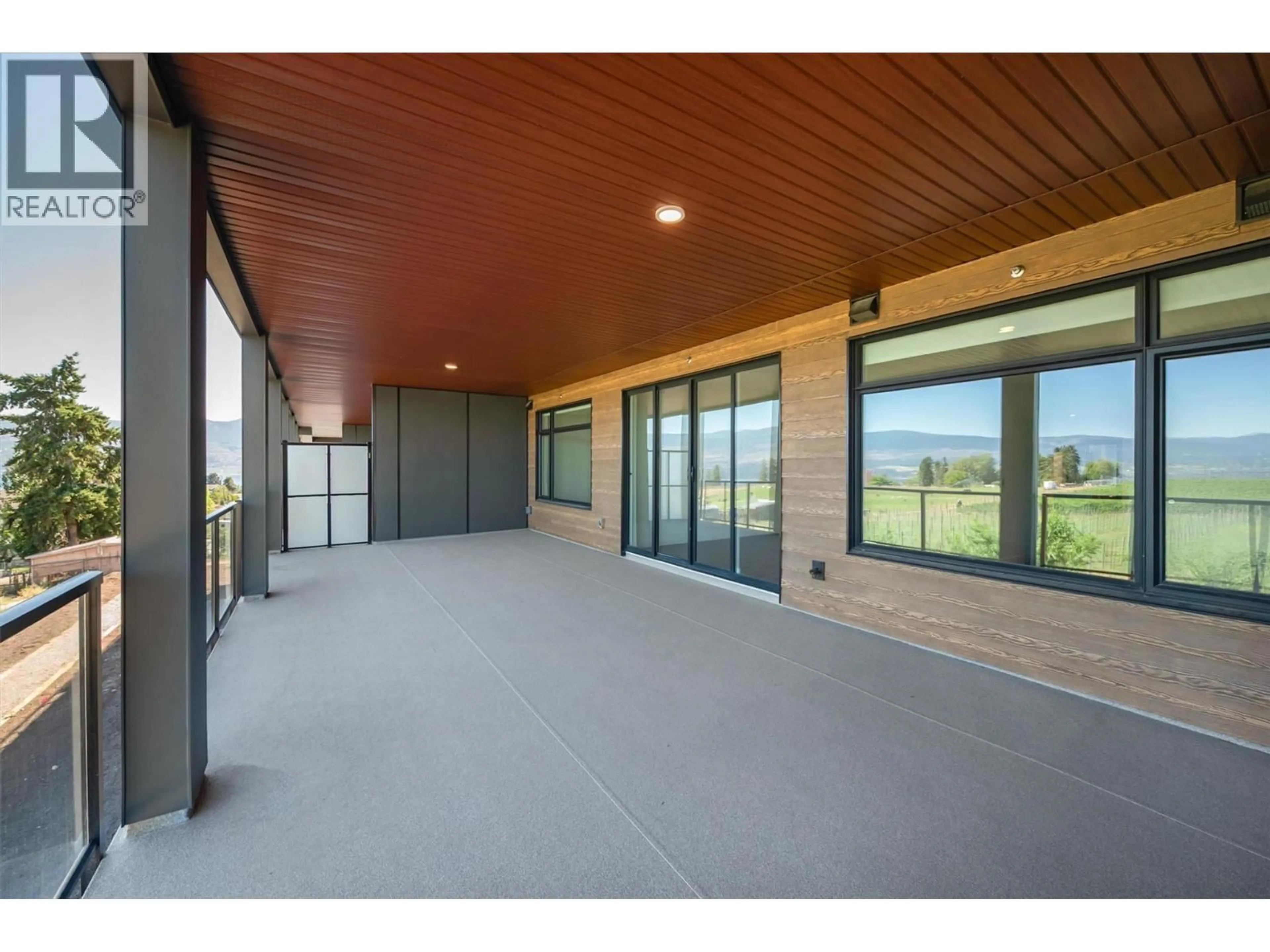 Indoor foyer for 208 - 2780 OLALLA ROAD, West Kelowna British Columbia V1Z2A9
