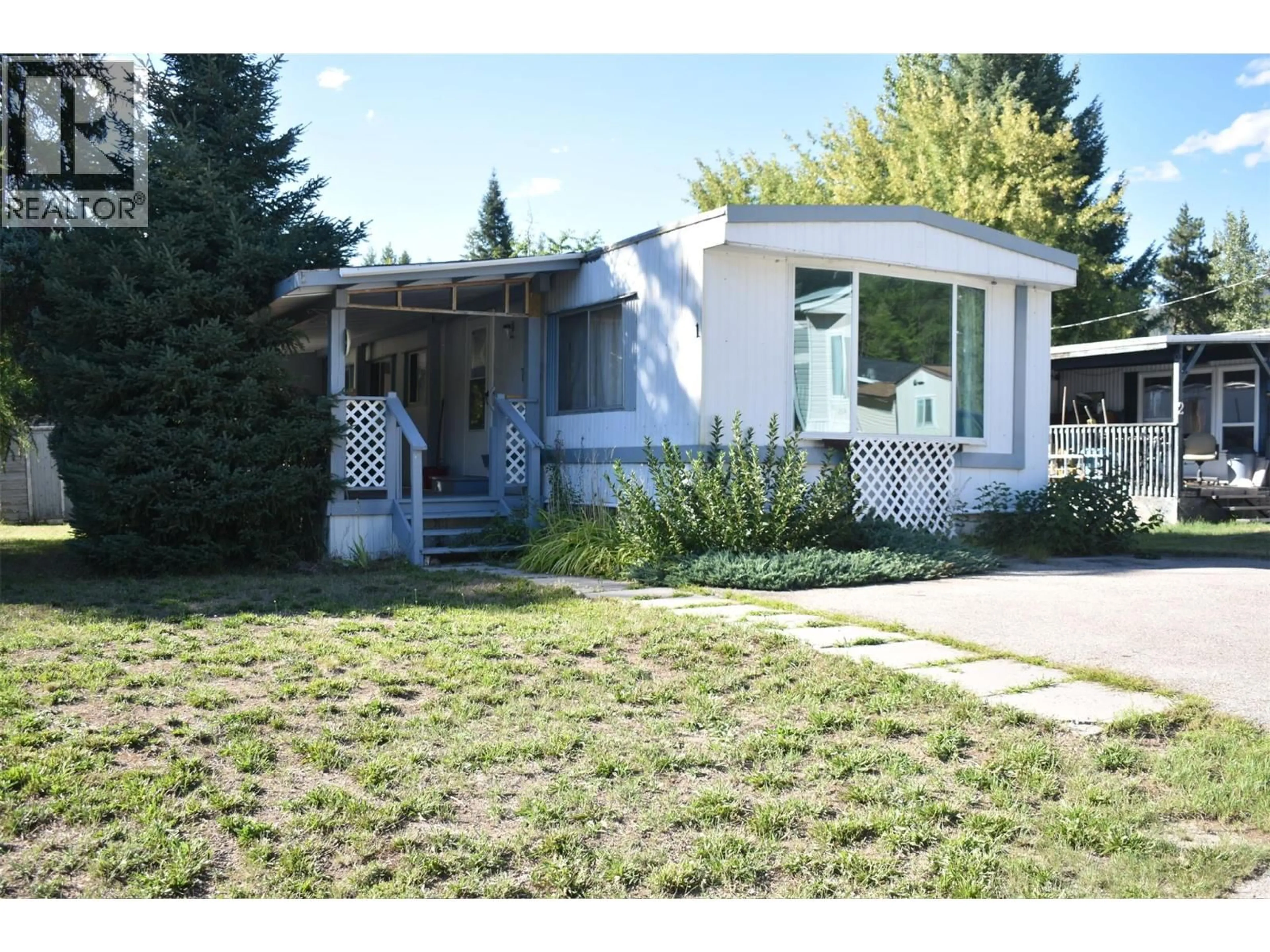 Home with vinyl exterior material, street for 1 - 150 TAMARAC AVENUE, Fruitvale British Columbia V0G1L1