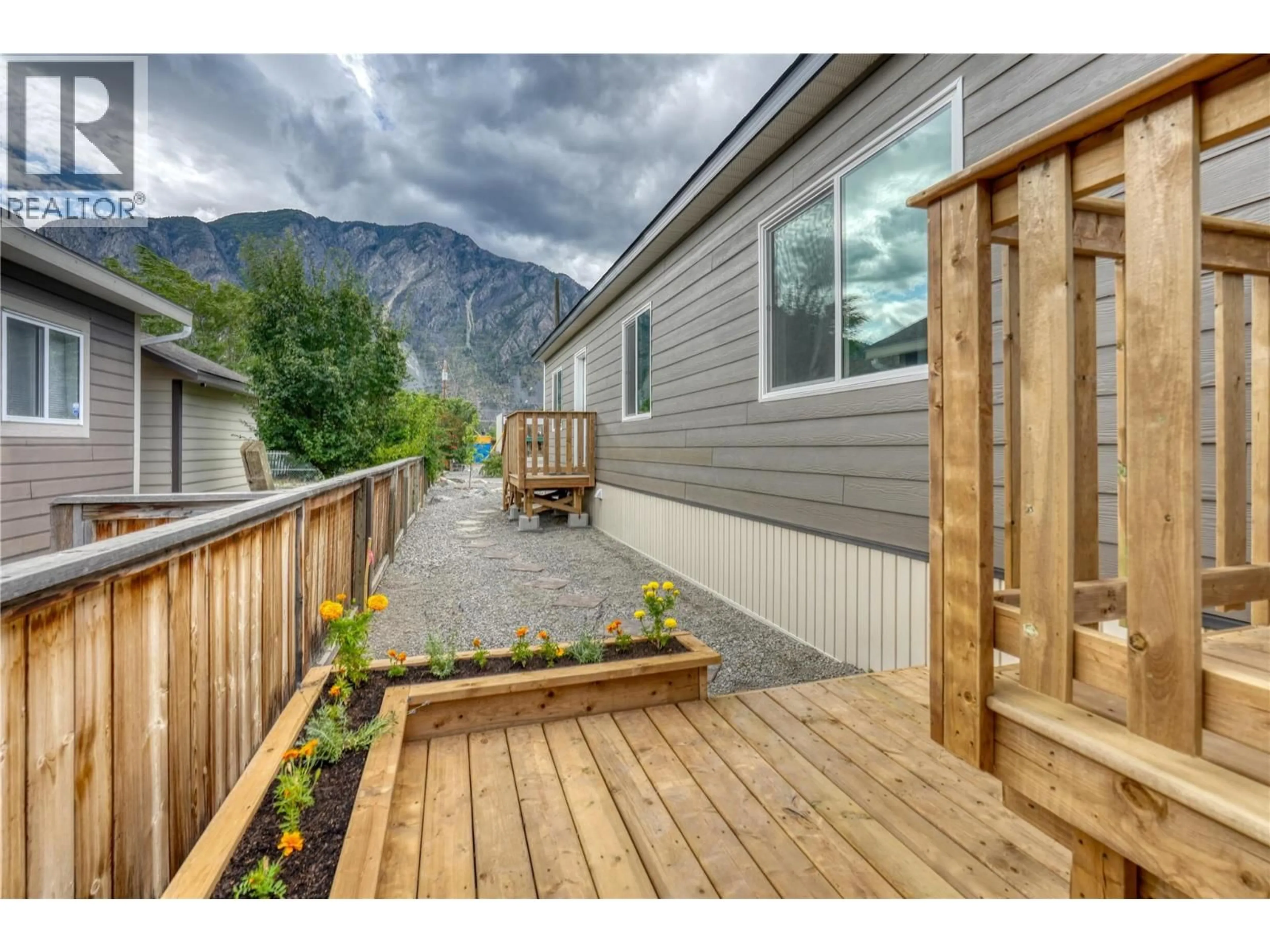 Patio, mountain view for 721 6TH AVENUE, Keremeos British Columbia V0X1N3