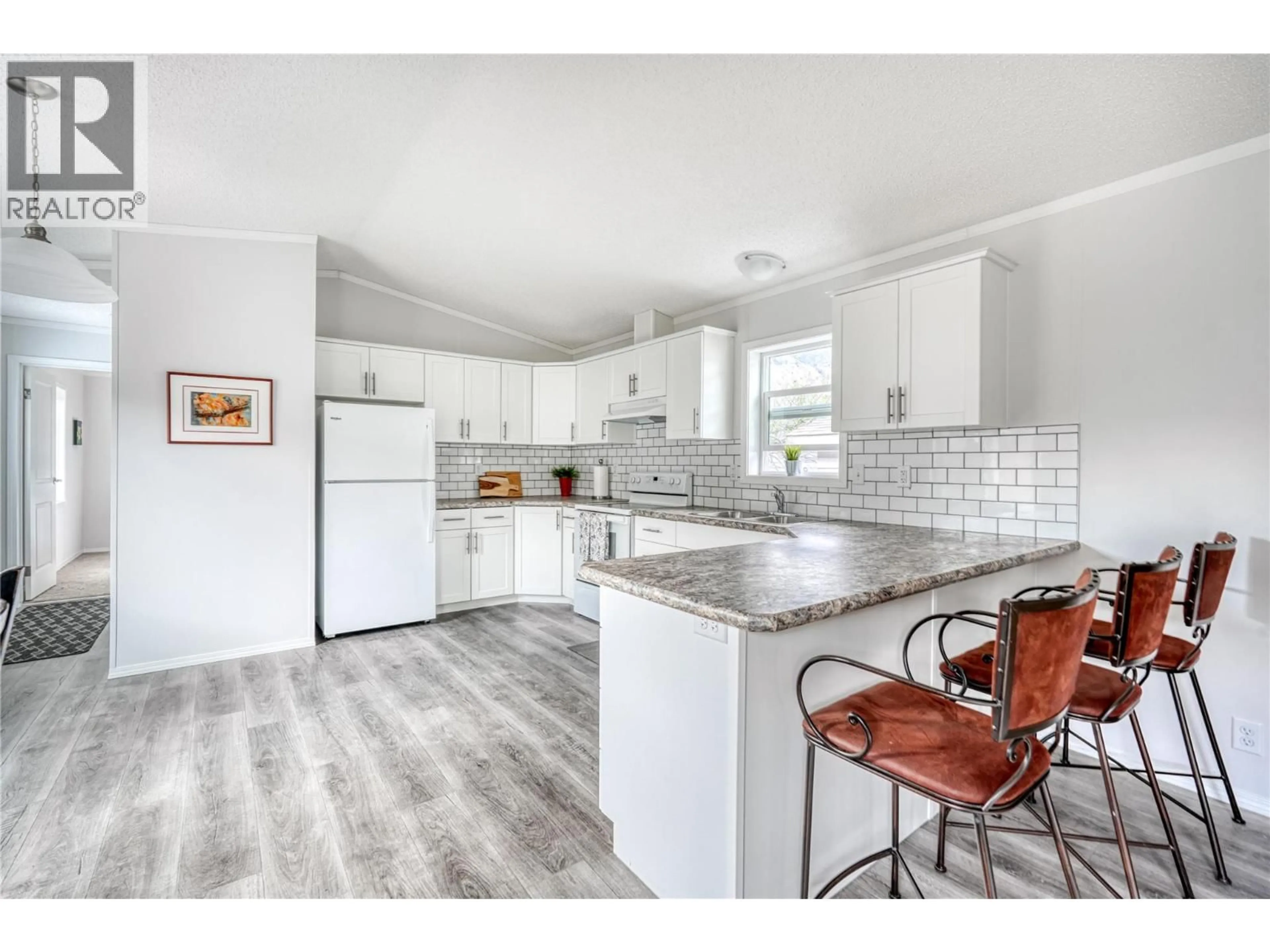 Open concept kitchen, unknown for 721 6TH AVENUE, Keremeos British Columbia V0X1N3