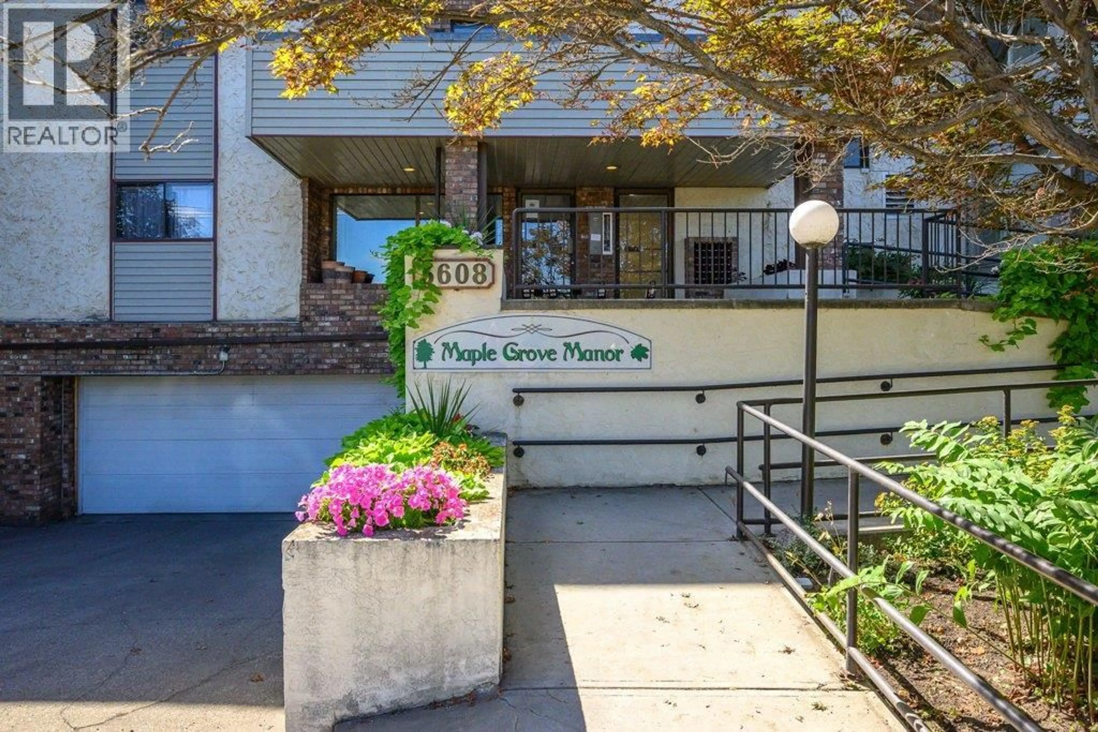 Patio, street for 201 - 3608 27 AVENUE, Vernon British Columbia V1T1S4