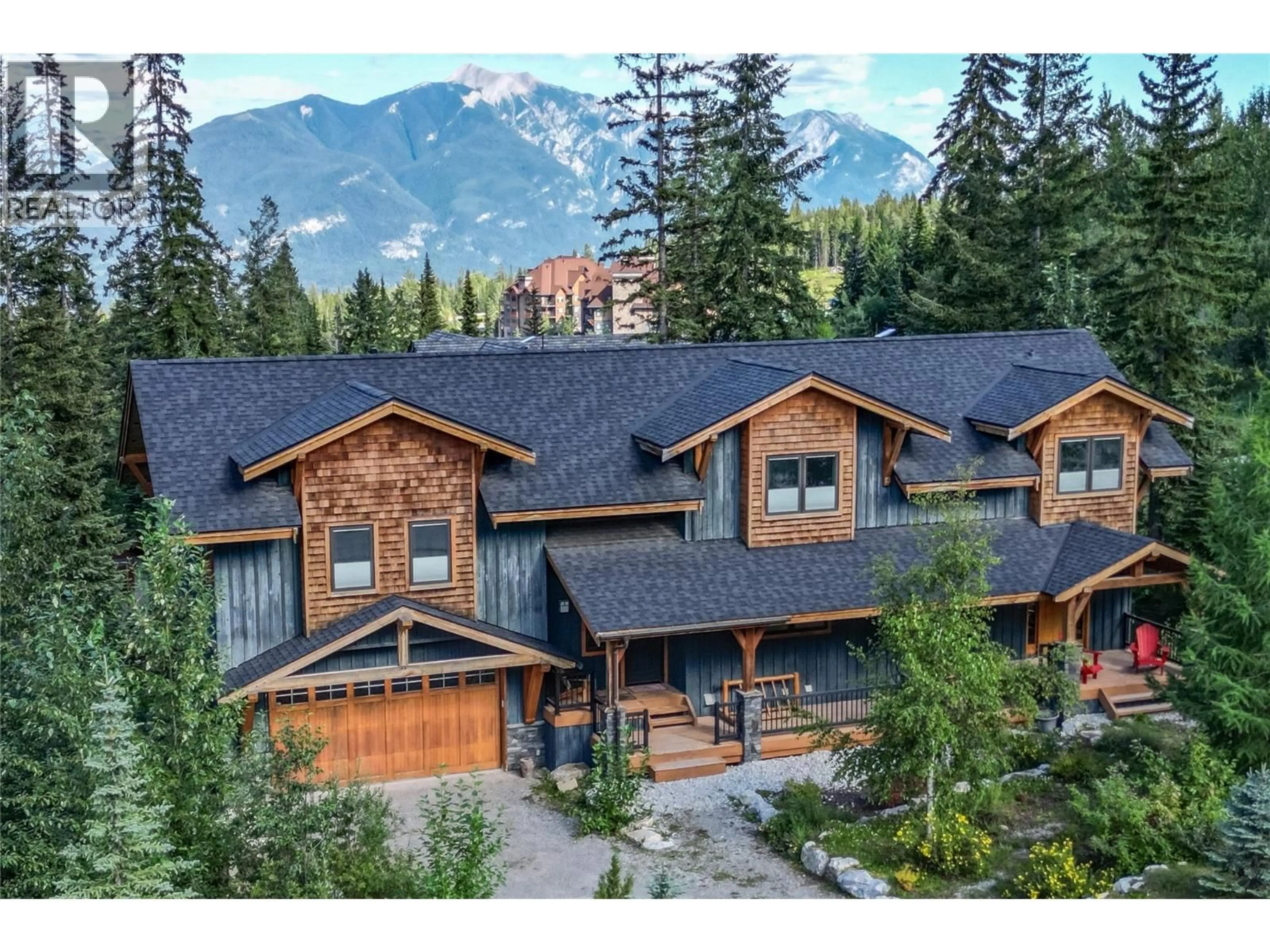 A pic from outside/outdoor area/front of a property/back of a property/a pic from drone, mountain view for 1590 GOLDEN AVENUE, Golden British Columbia V0A1H0