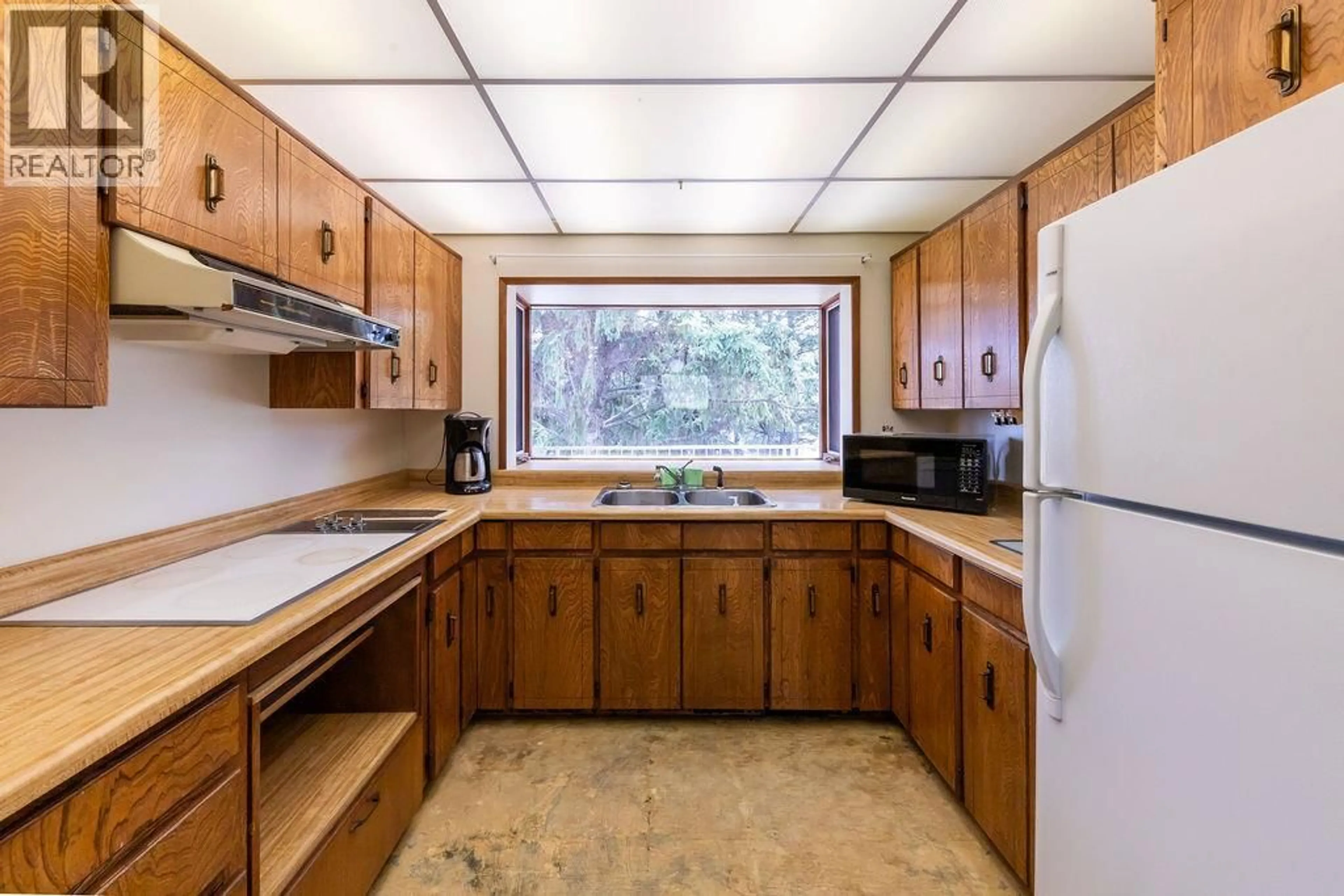 Standard kitchen, unknown for 1561 PLATEAU PLACE, Kamloops British Columbia V2E1C5