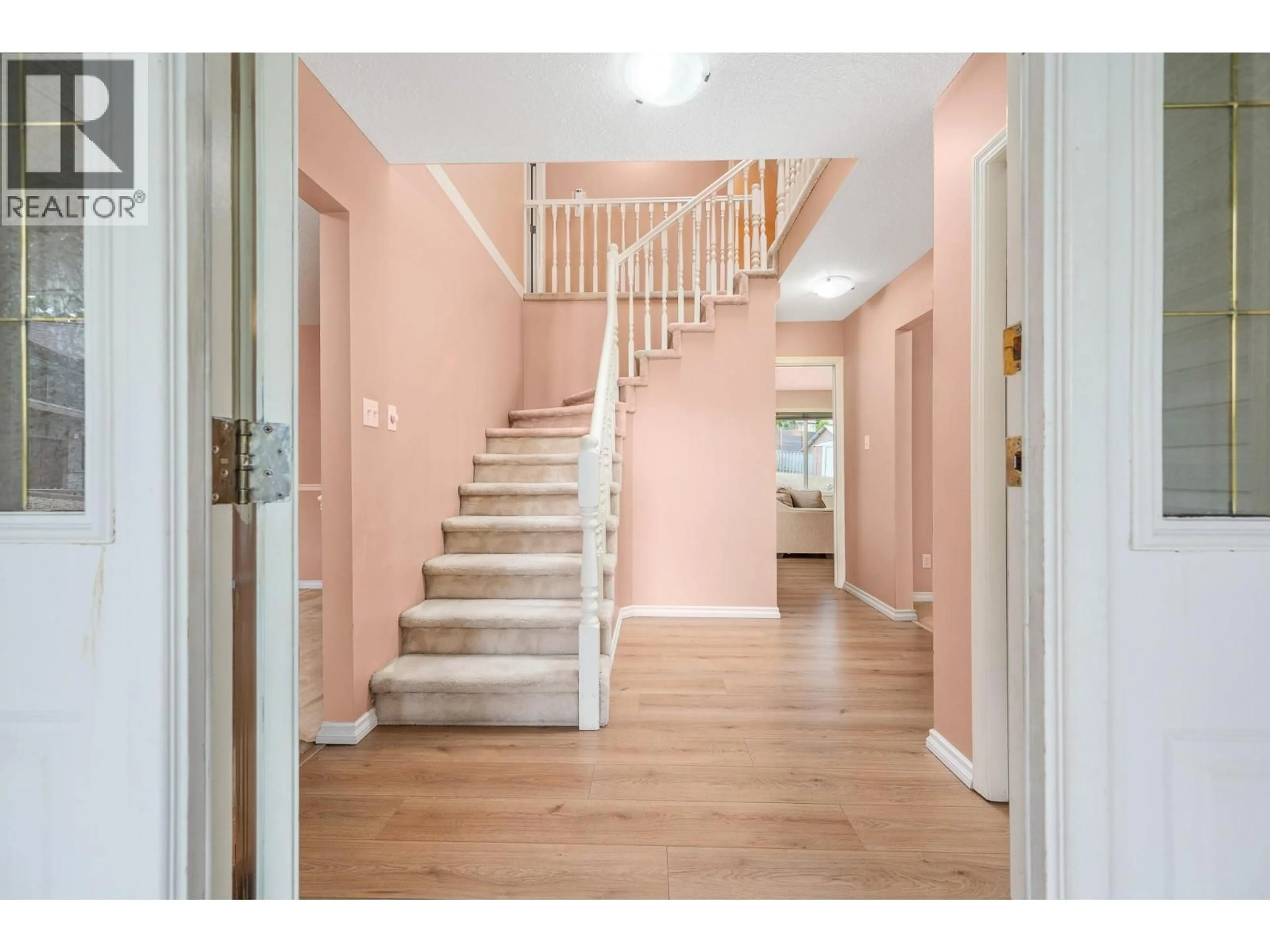 Indoor foyer for 50 LOCHHAVEN COURT, Coldstream British Columbia V1B2G9