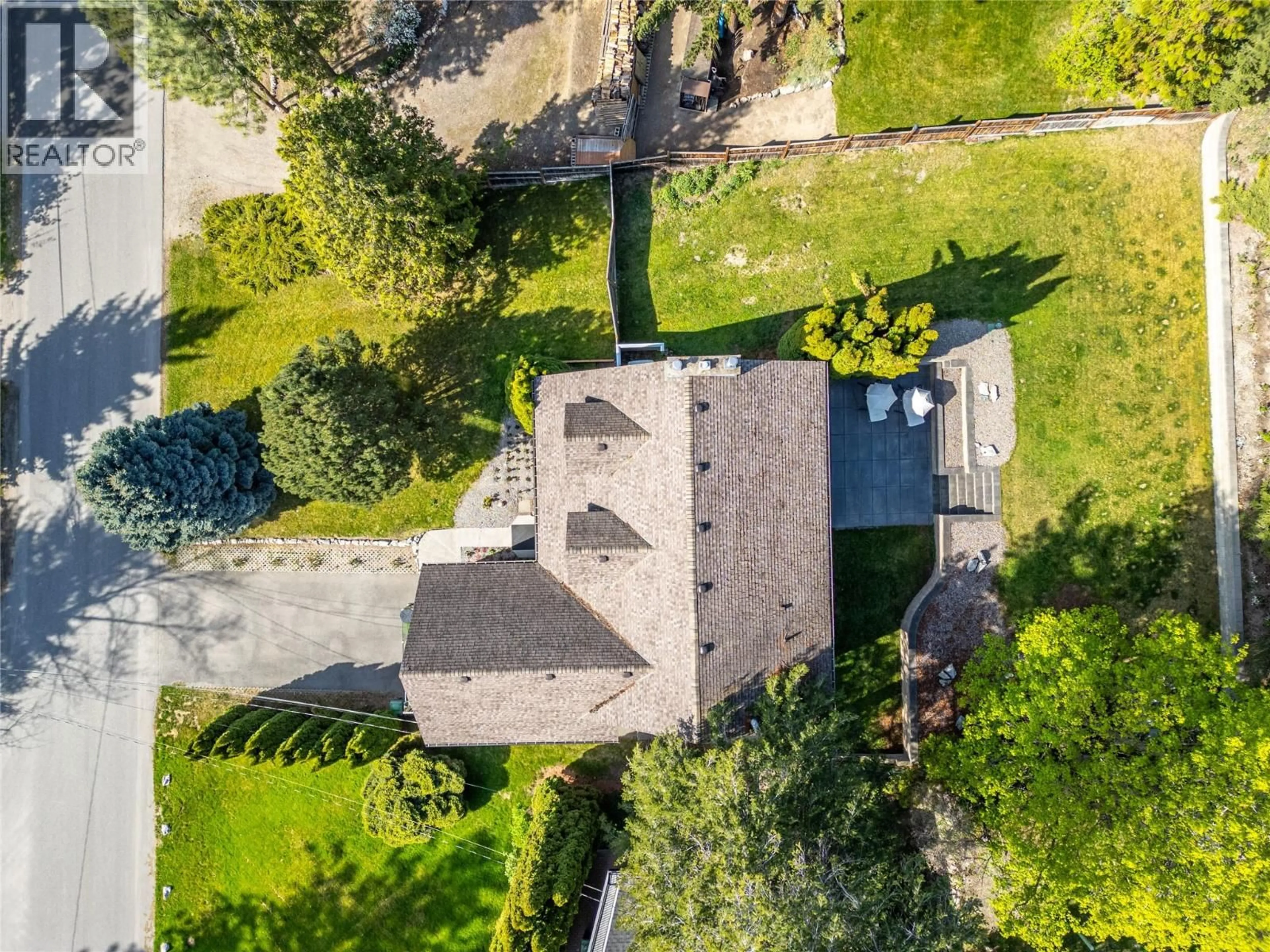 A pic from outside/outdoor area/front of a property/back of a property/a pic from drone, street for 1095 TOOVEY ROAD, Kelowna British Columbia V1X6R2