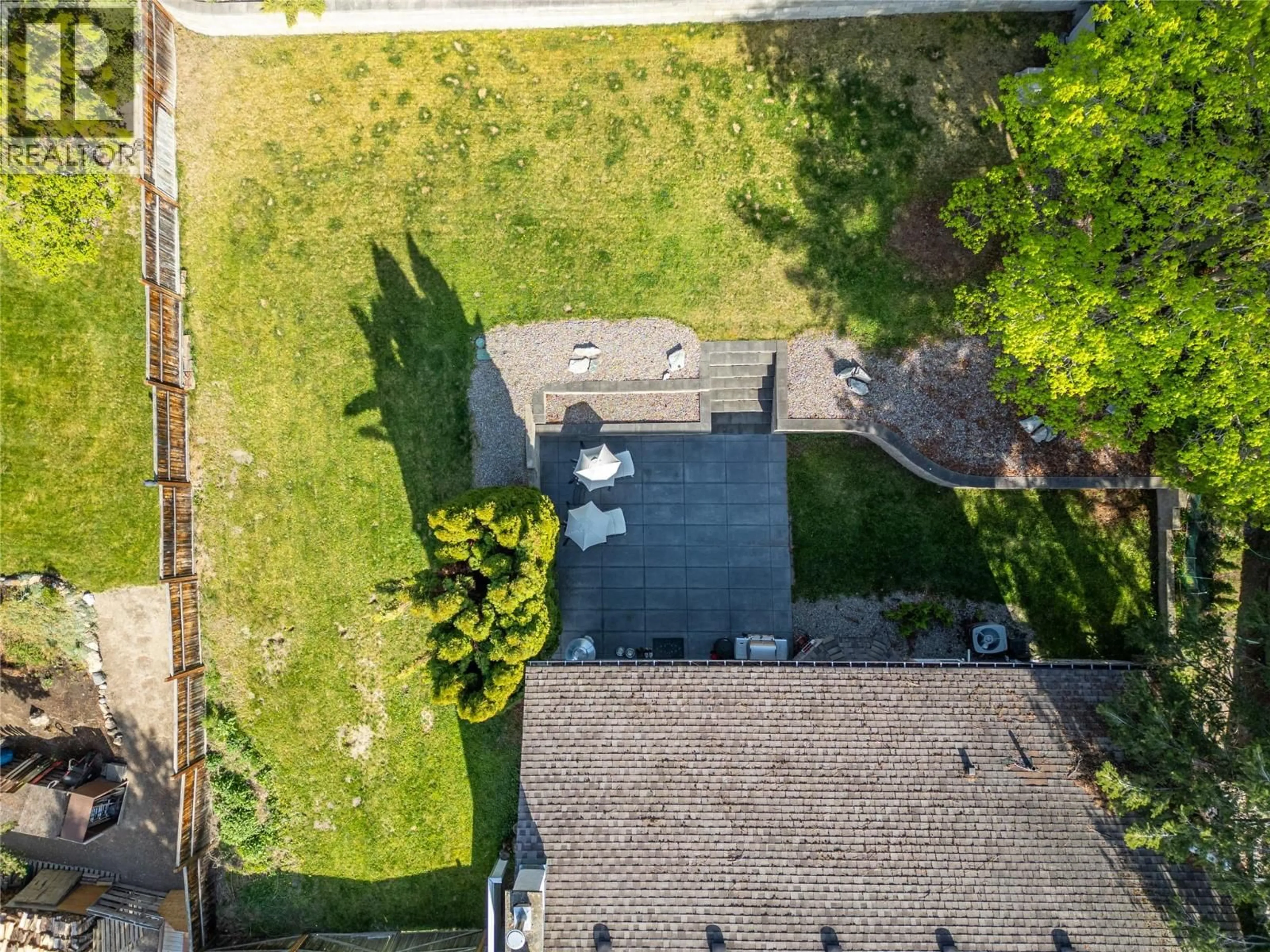 A pic from outside/outdoor area/front of a property/back of a property/a pic from drone, city buildings view from balcony for 1095 TOOVEY ROAD, Kelowna British Columbia V1X6R2