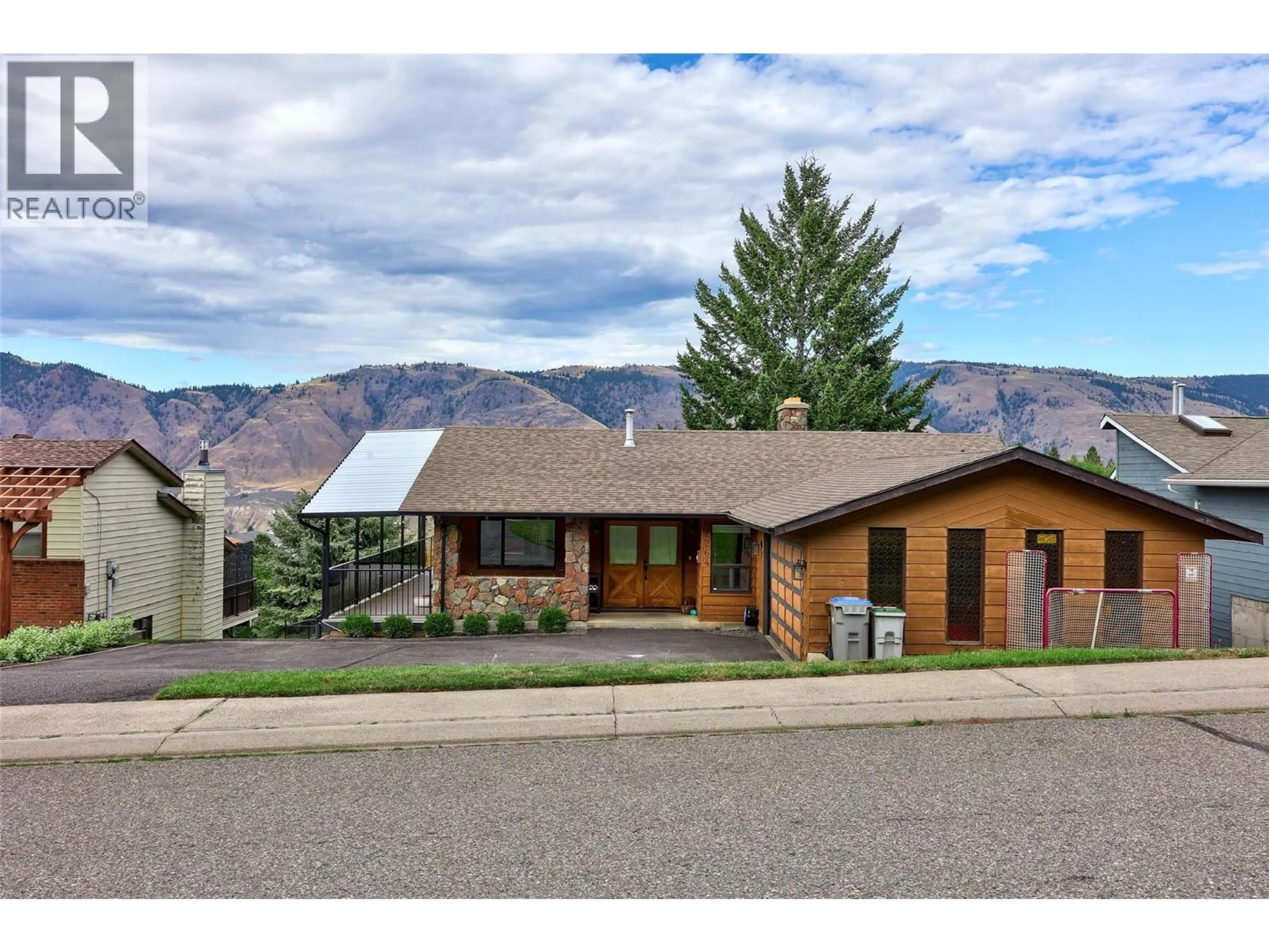 Home with vinyl exterior material, mountain view for 2264 SKEENA DRIVE, Kamloops British Columbia V2E1V1