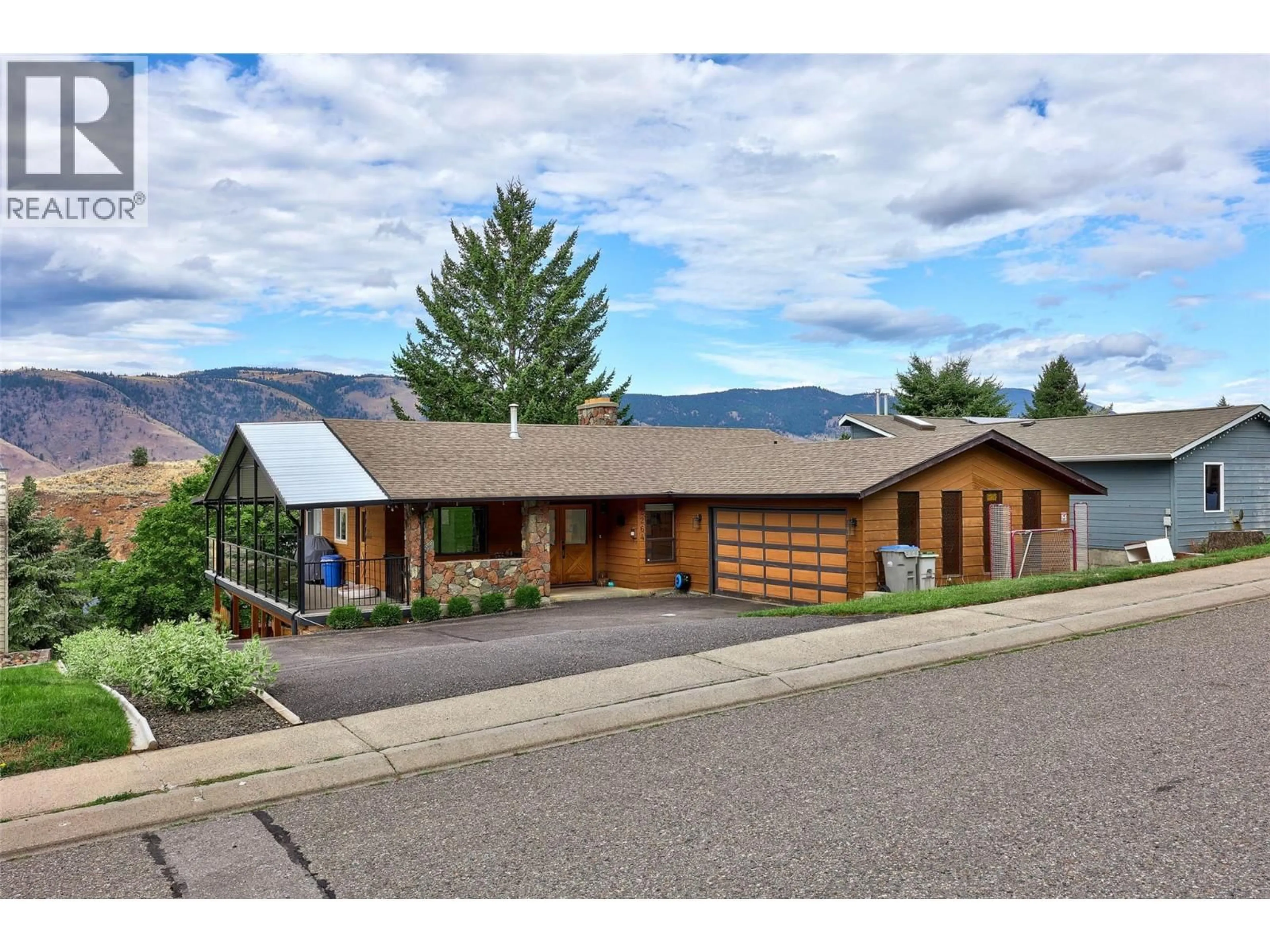 Home with vinyl exterior material, mountain view for 2264 SKEENA DRIVE, Kamloops British Columbia V2E1V1