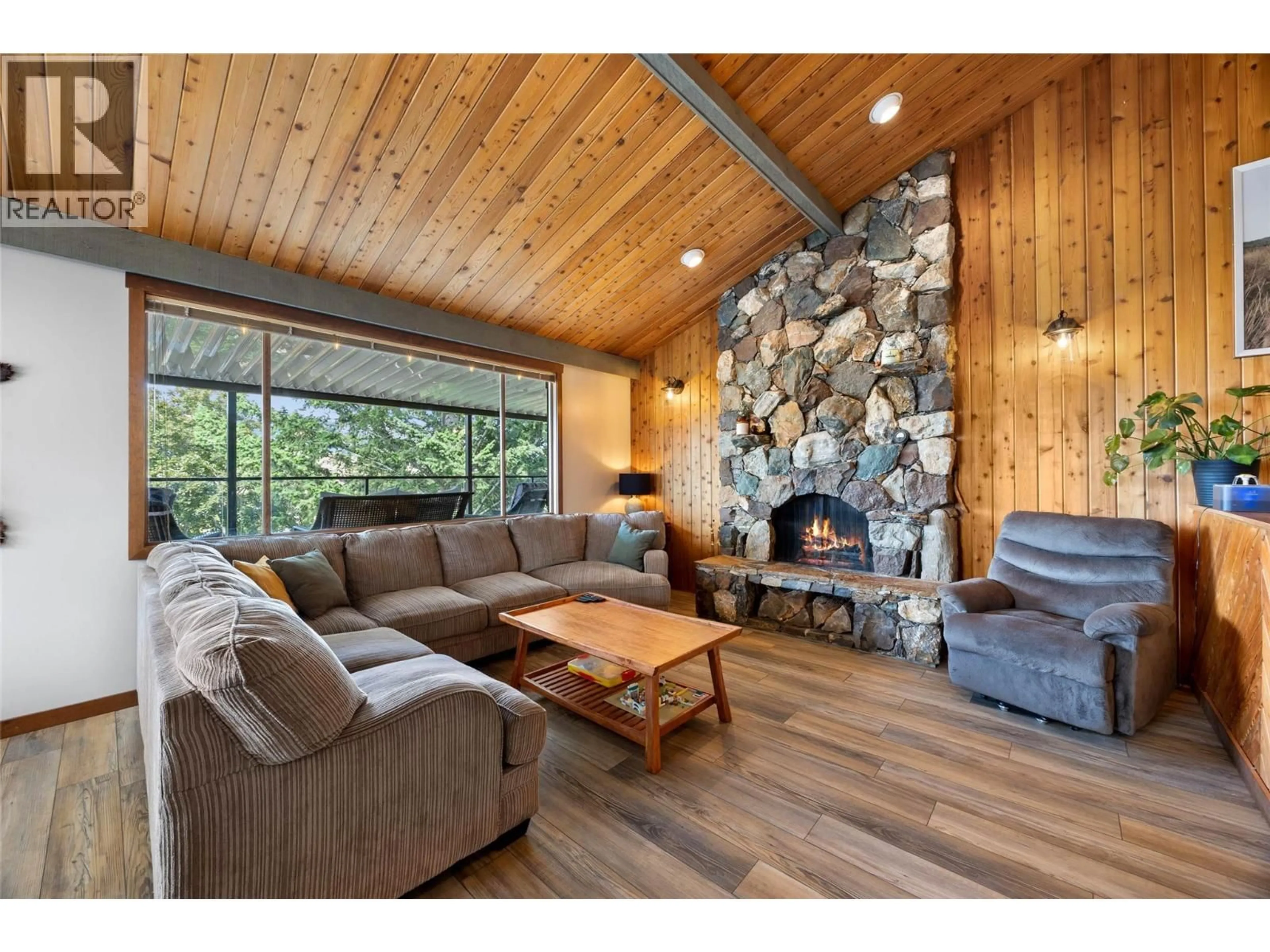Living room with furniture, wood/laminate floor for 2264 SKEENA DRIVE, Kamloops British Columbia V2E1V1