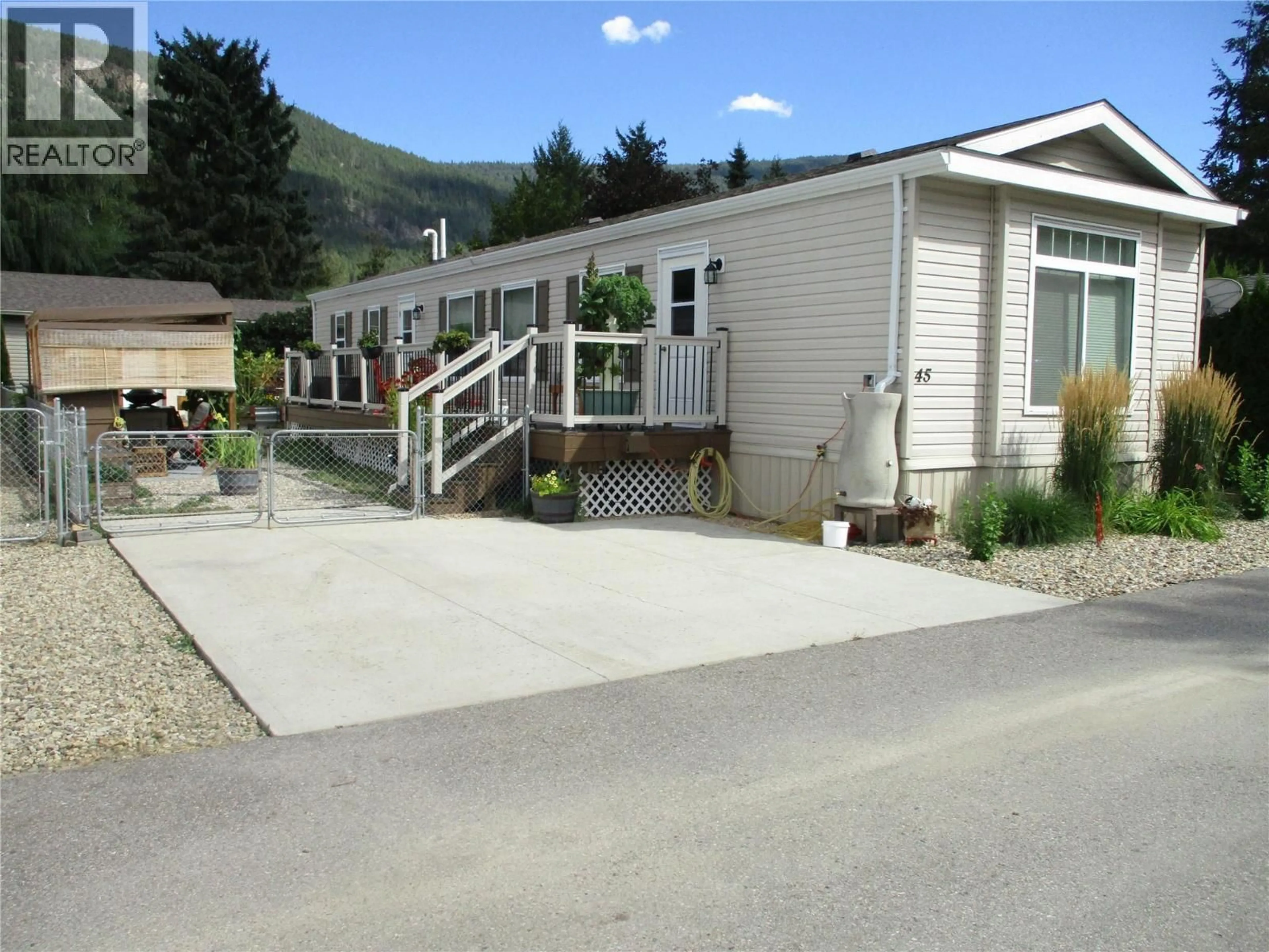 Home with vinyl exterior material, mountain view for 45 - 2930 BROWN ROAD, Salmon Arm British Columbia V1E3K3