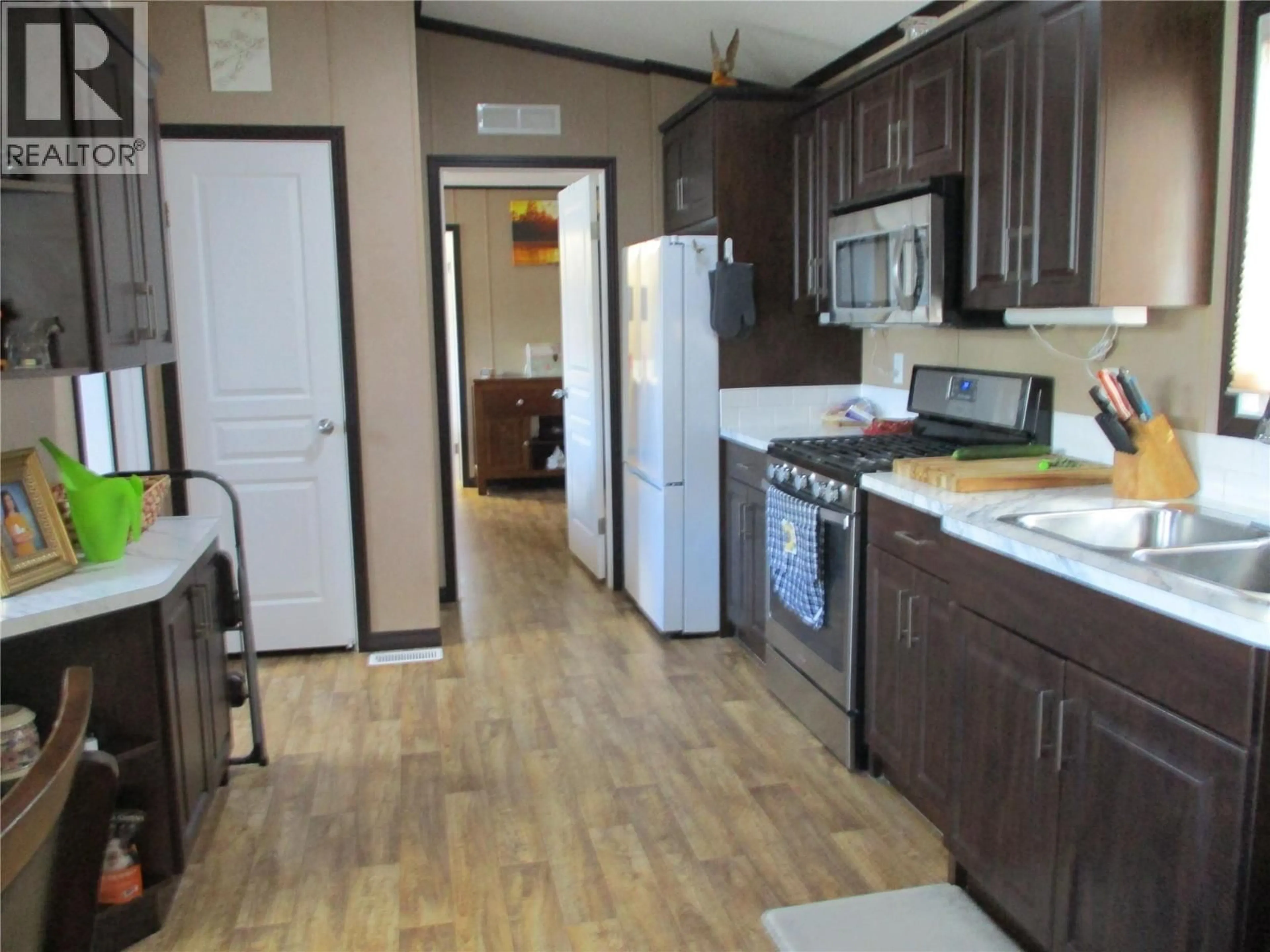 Standard kitchen, wood/laminate floor for 45 - 2930 BROWN ROAD, Salmon Arm British Columbia V1E3K3