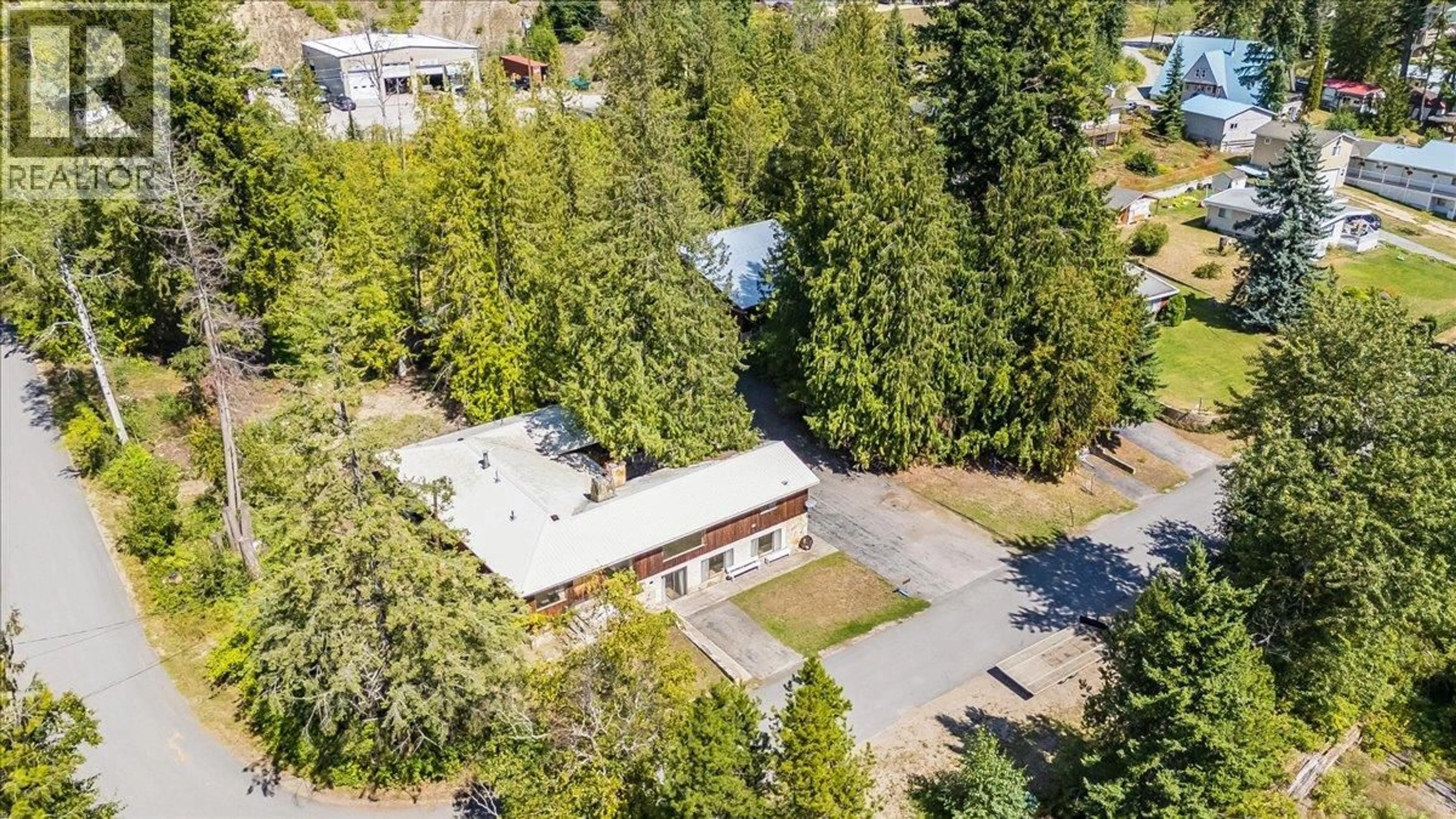 A pic from outside/outdoor area/front of a property/back of a property/a pic from drone, unknown for 7961 BALFOUR WHARF ROAD, Balfour British Columbia V0G1C0