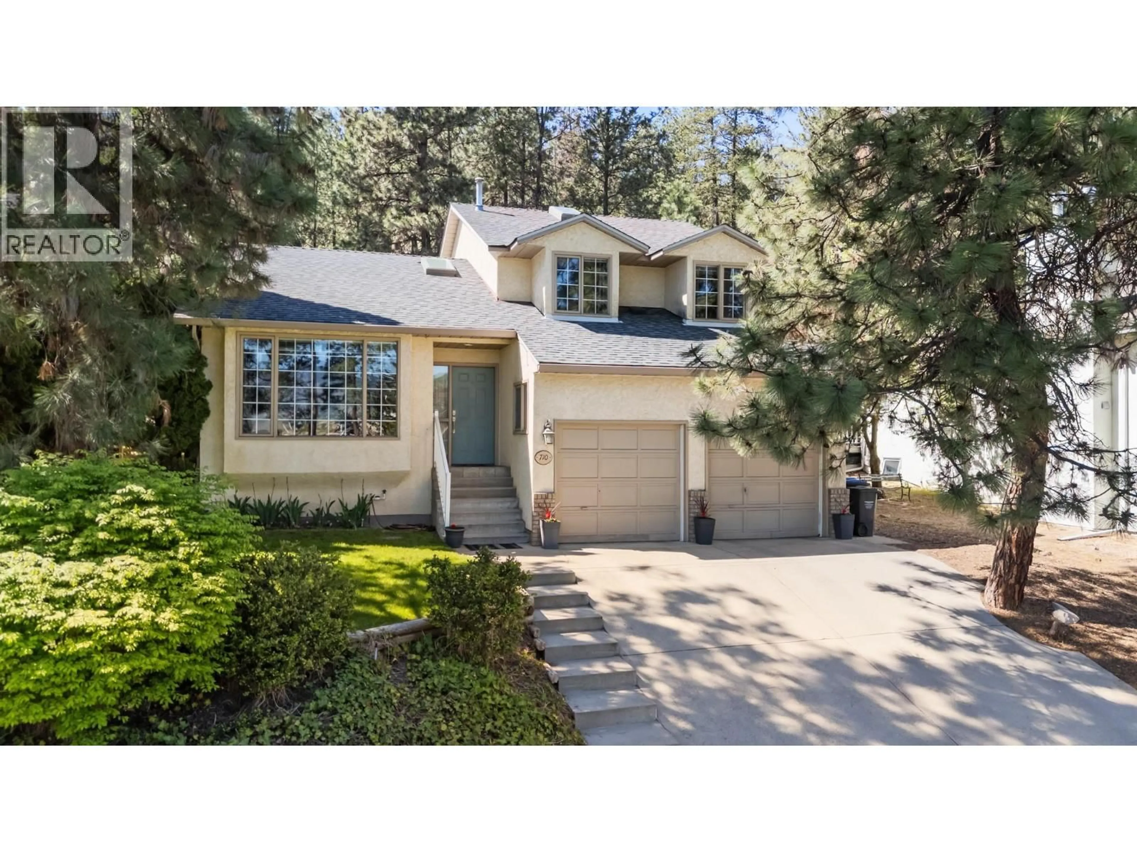 Home with vinyl exterior material, street for 710 CASSIAR ROAD, Kelowna British Columbia V1V1M6