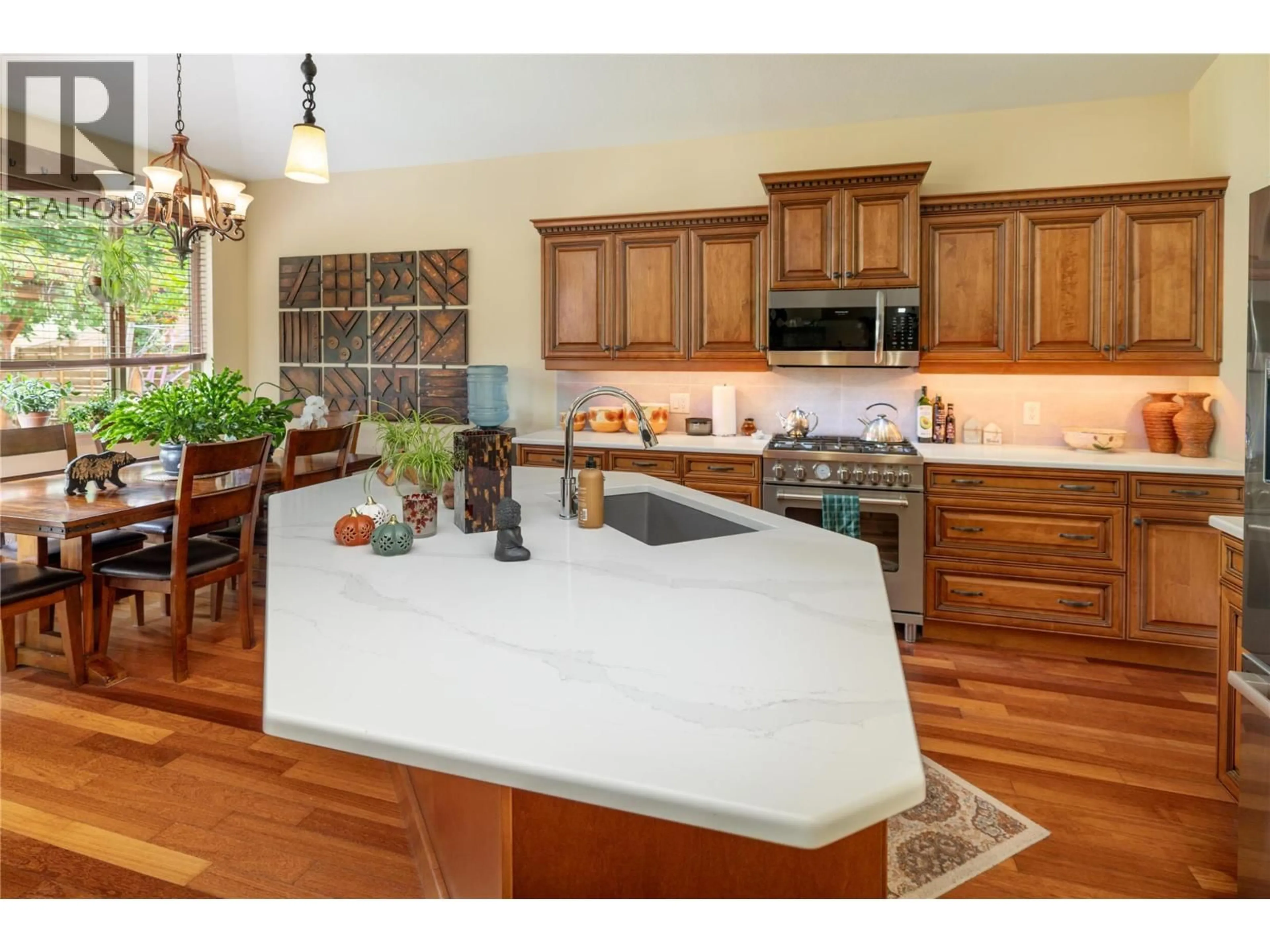 Open concept kitchen, ceramic/tile floor for 335 QUILCHENA DRIVE, Kelowna British Columbia V1W4Y9