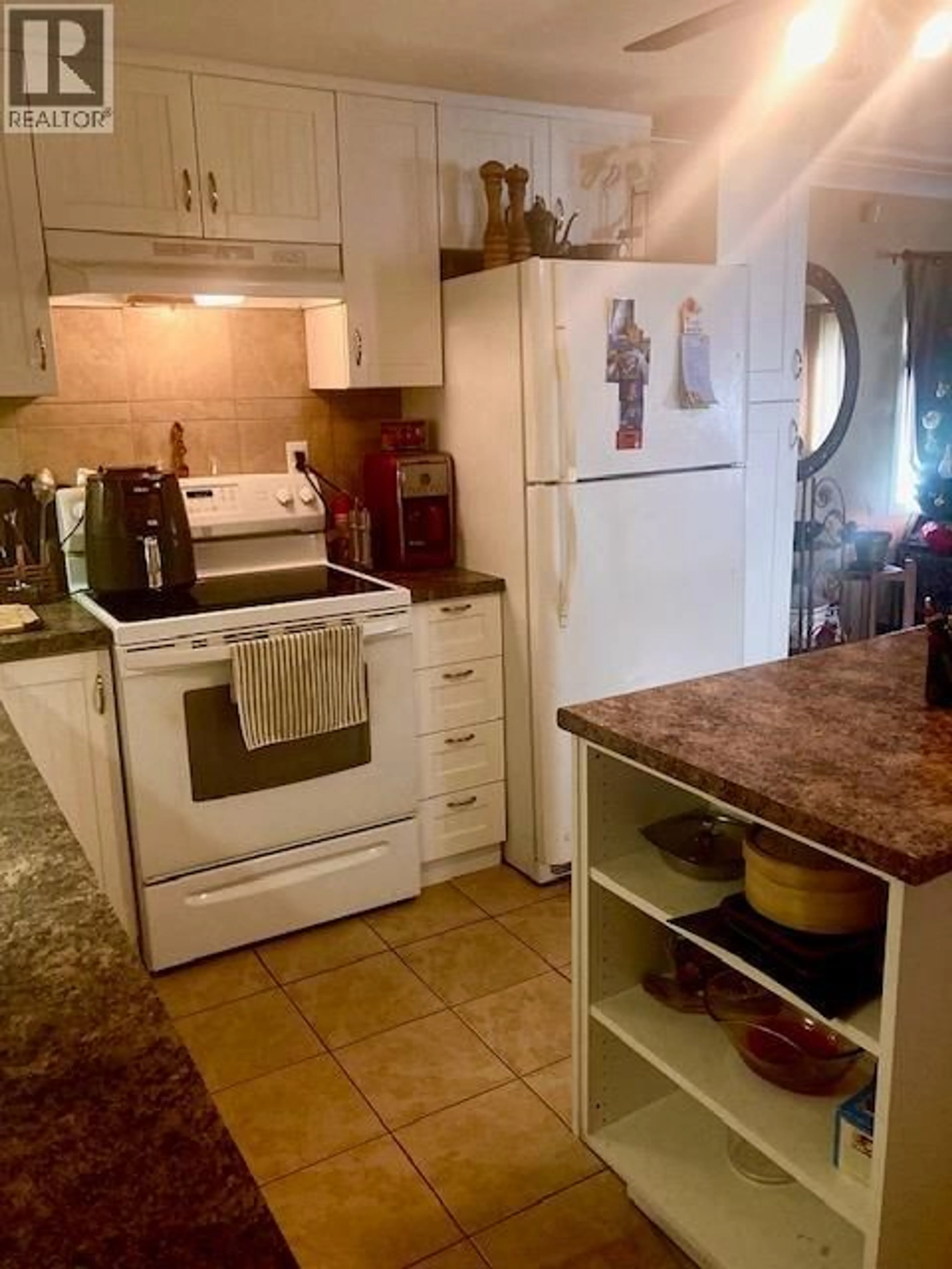 Standard kitchen, ceramic/tile floor for 26 - 700 PATTERSON STREET WEST, Cranbrook British Columbia V1C6T5