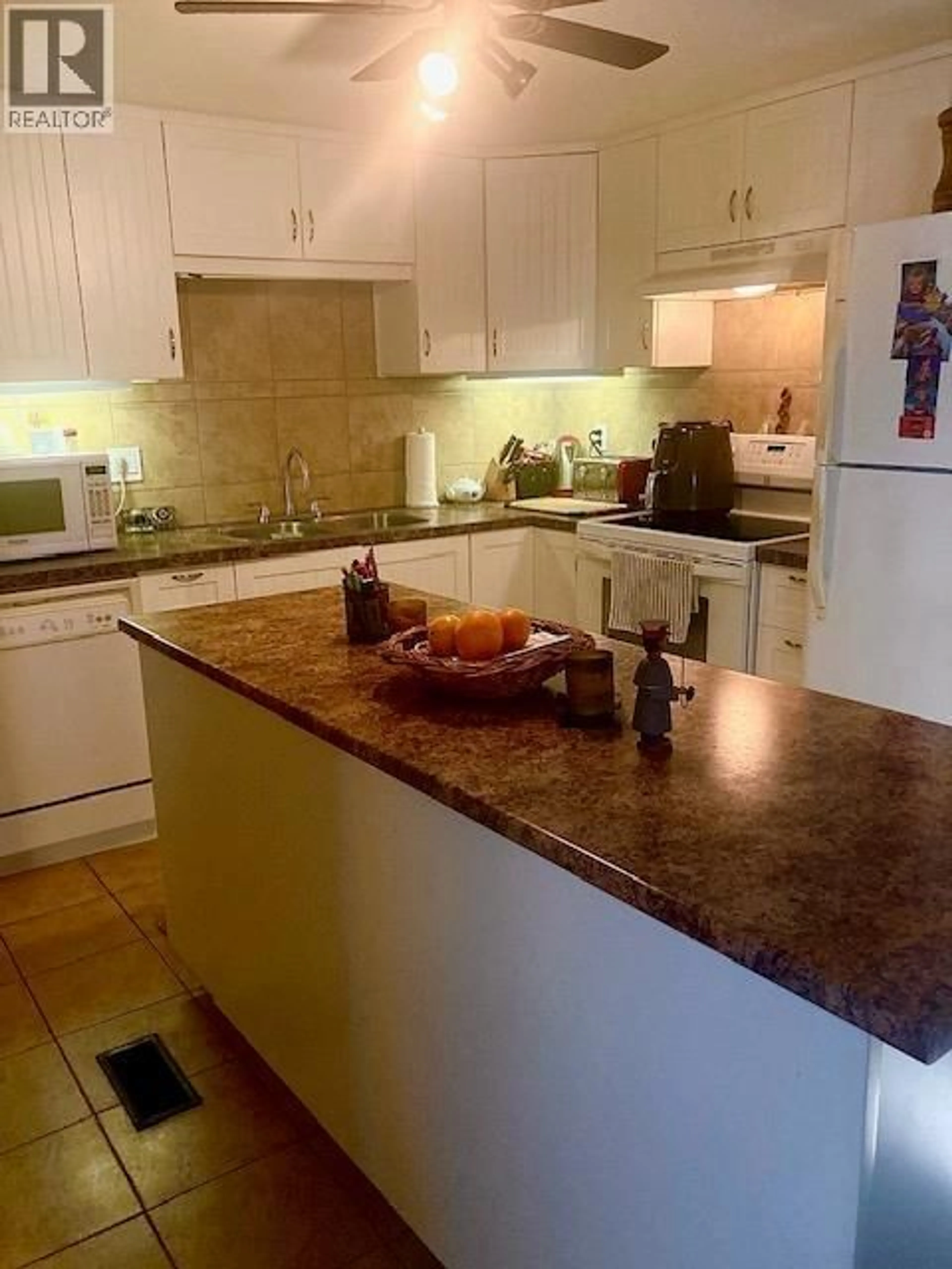 Standard kitchen, ceramic/tile floor for 26 - 700 PATTERSON STREET WEST, Cranbrook British Columbia V1C6T5