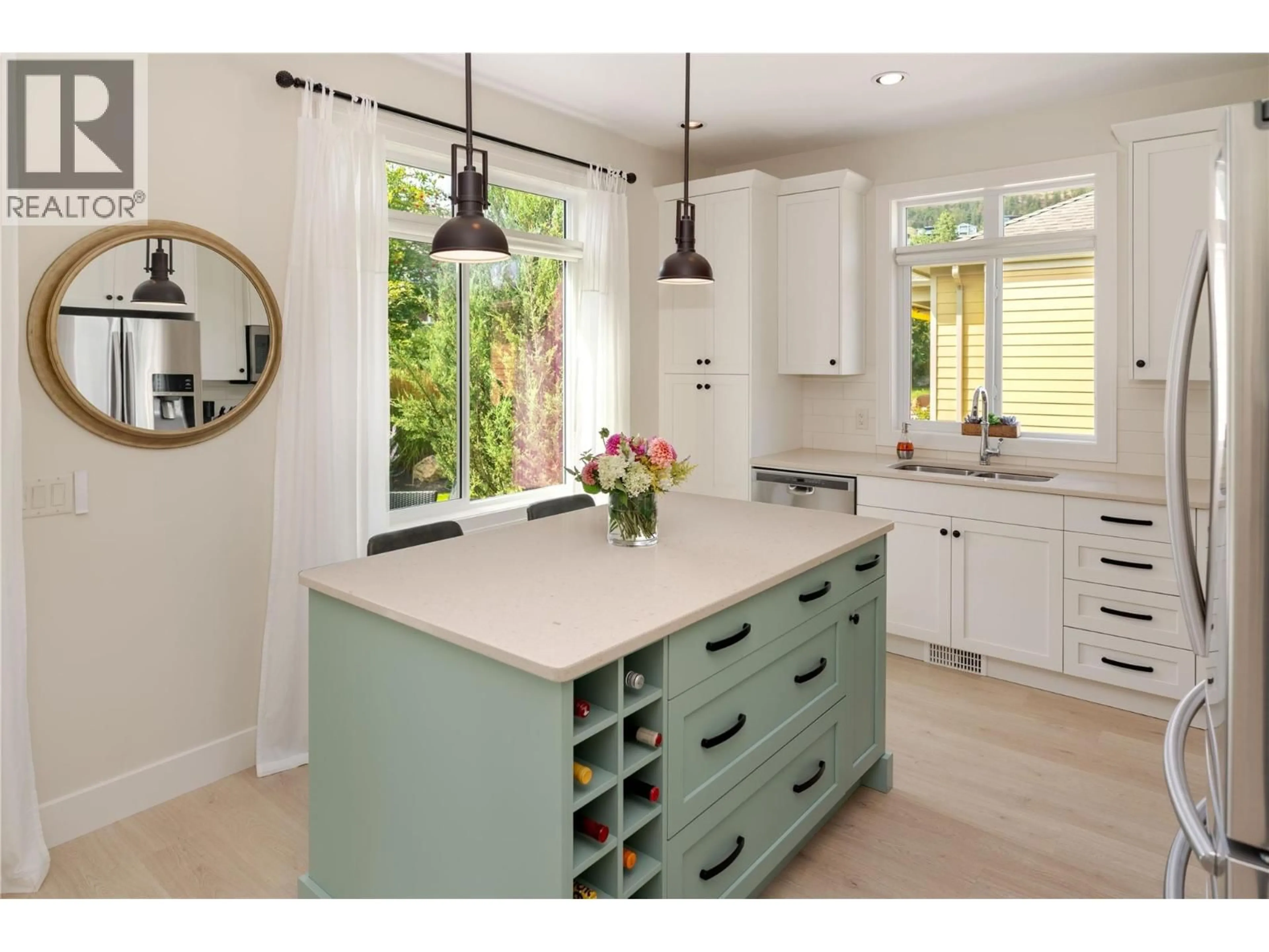 Contemporary kitchen, unknown for 13189 GIBBONS DRIVE, Lake Country British Columbia V4V2S4