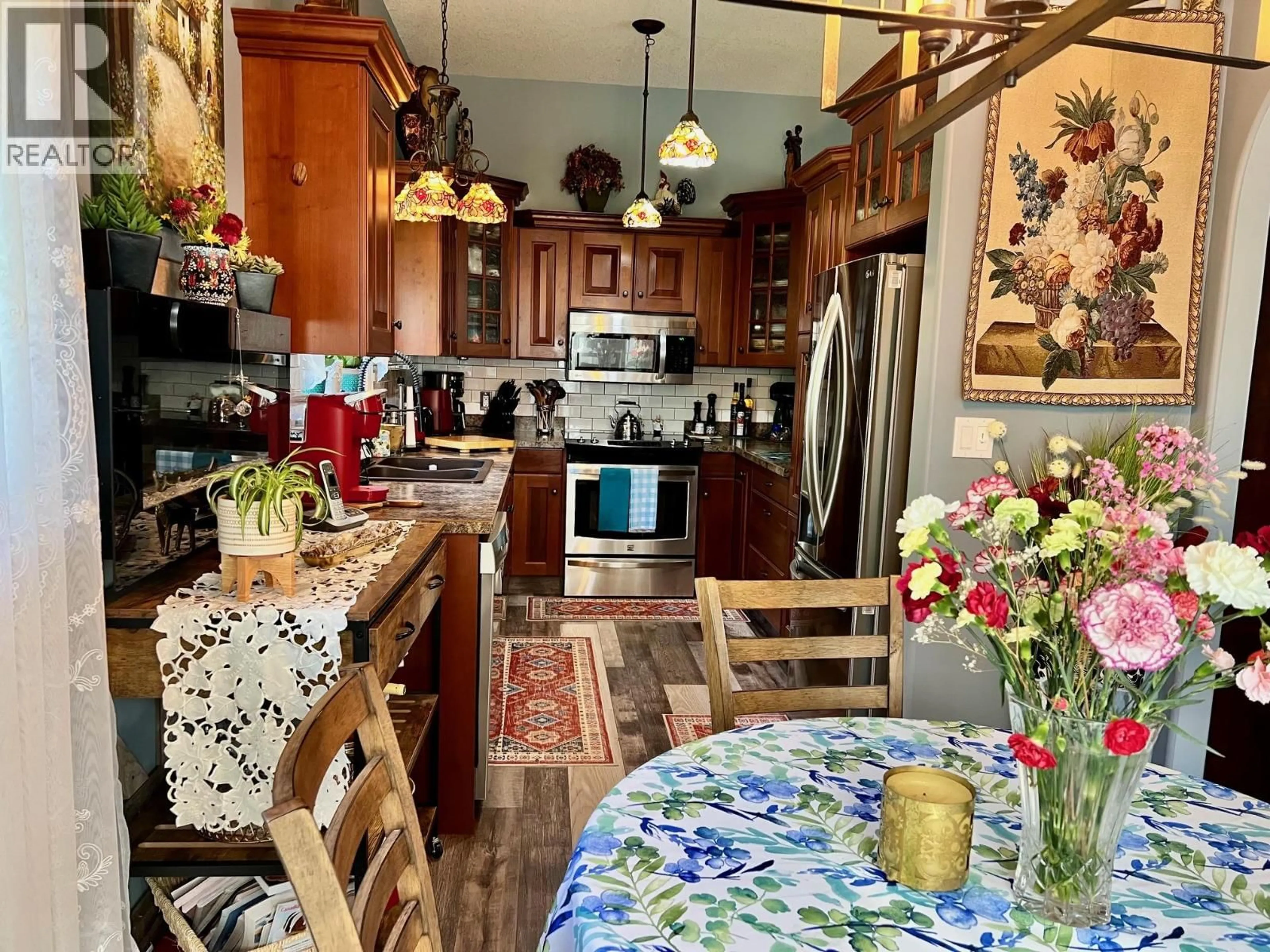 Open concept kitchen, ceramic/tile floor for 515F 20TH AVENUE SOUTH, Creston British Columbia V0B1G1