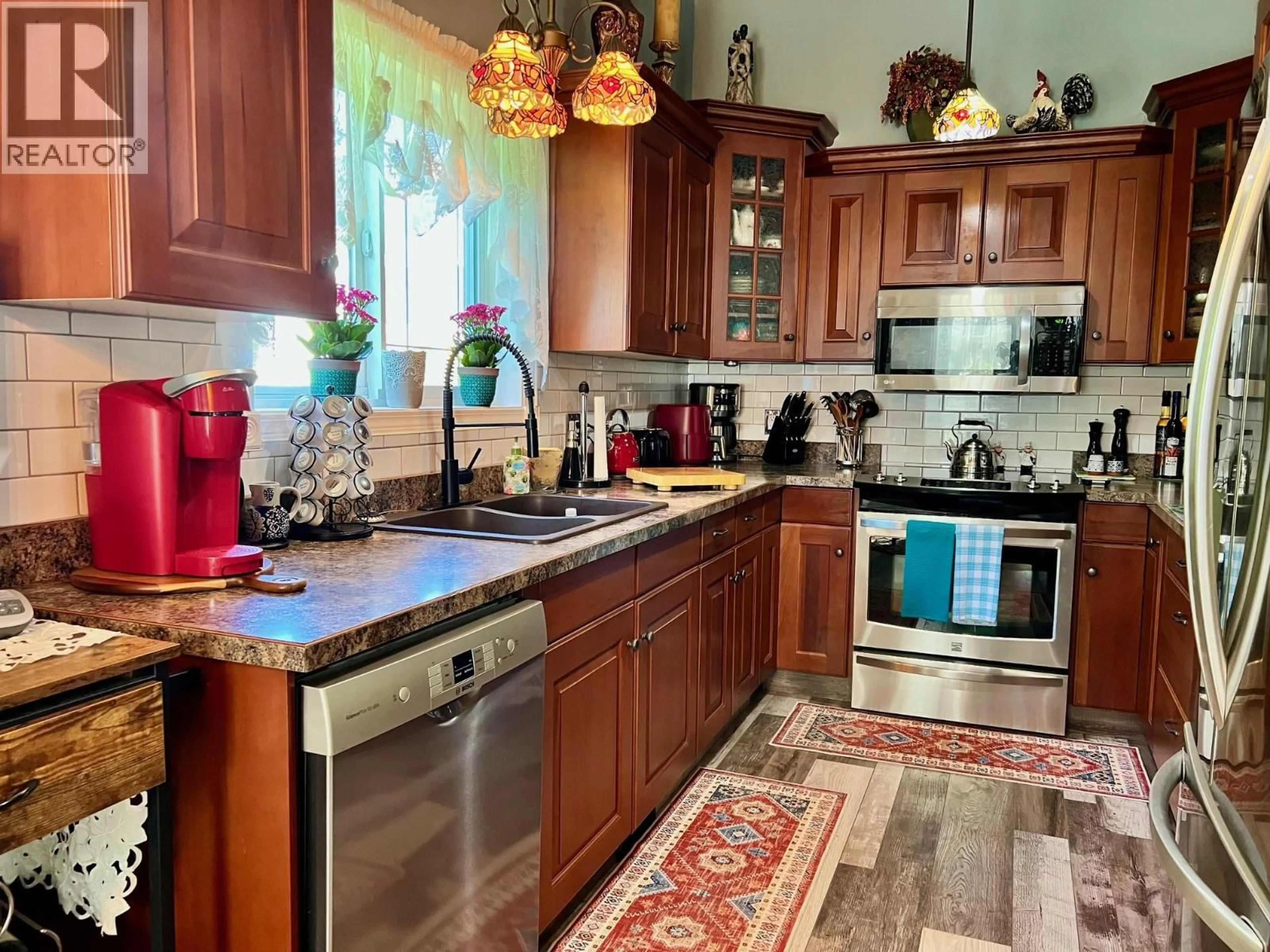 Open concept kitchen, ceramic/tile floor for 515F 20TH AVENUE SOUTH, Creston British Columbia V0B1G1