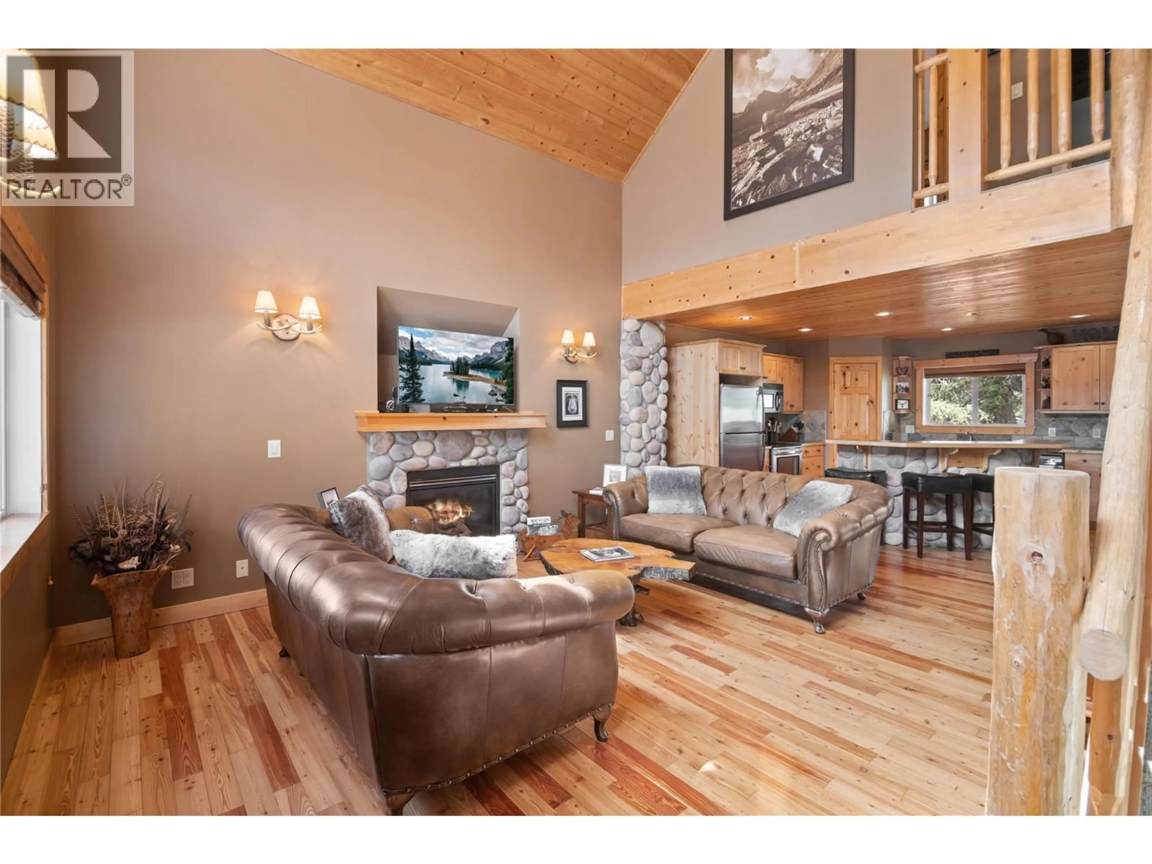 Living room with furniture, wood/laminate floor for 12 - 4868 RIVERVIEW DRIVE, Edgewater British Columbia V0A1E0