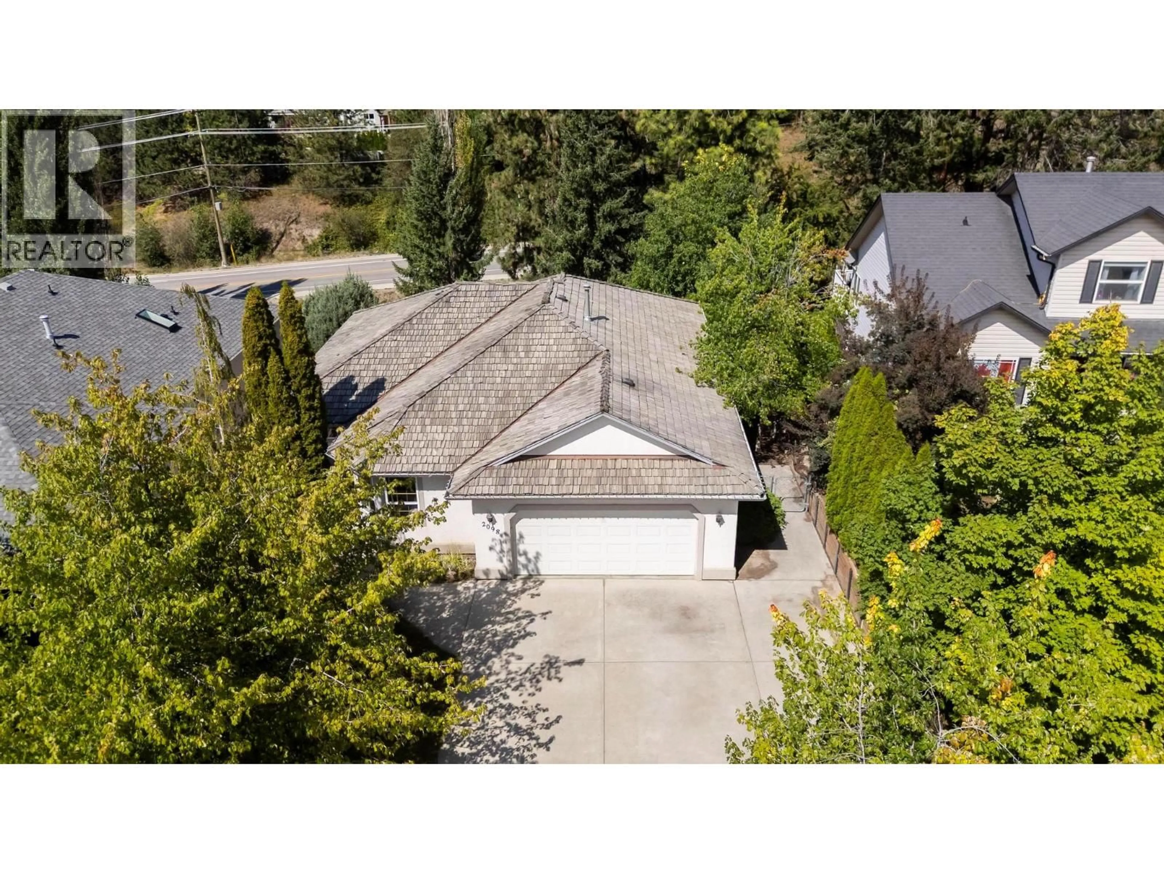 A pic from outside/outdoor area/front of a property/back of a property/a pic from drone, street for 2098 SUNVIEW DRIVE, West Kelowna British Columbia V1Z3P9