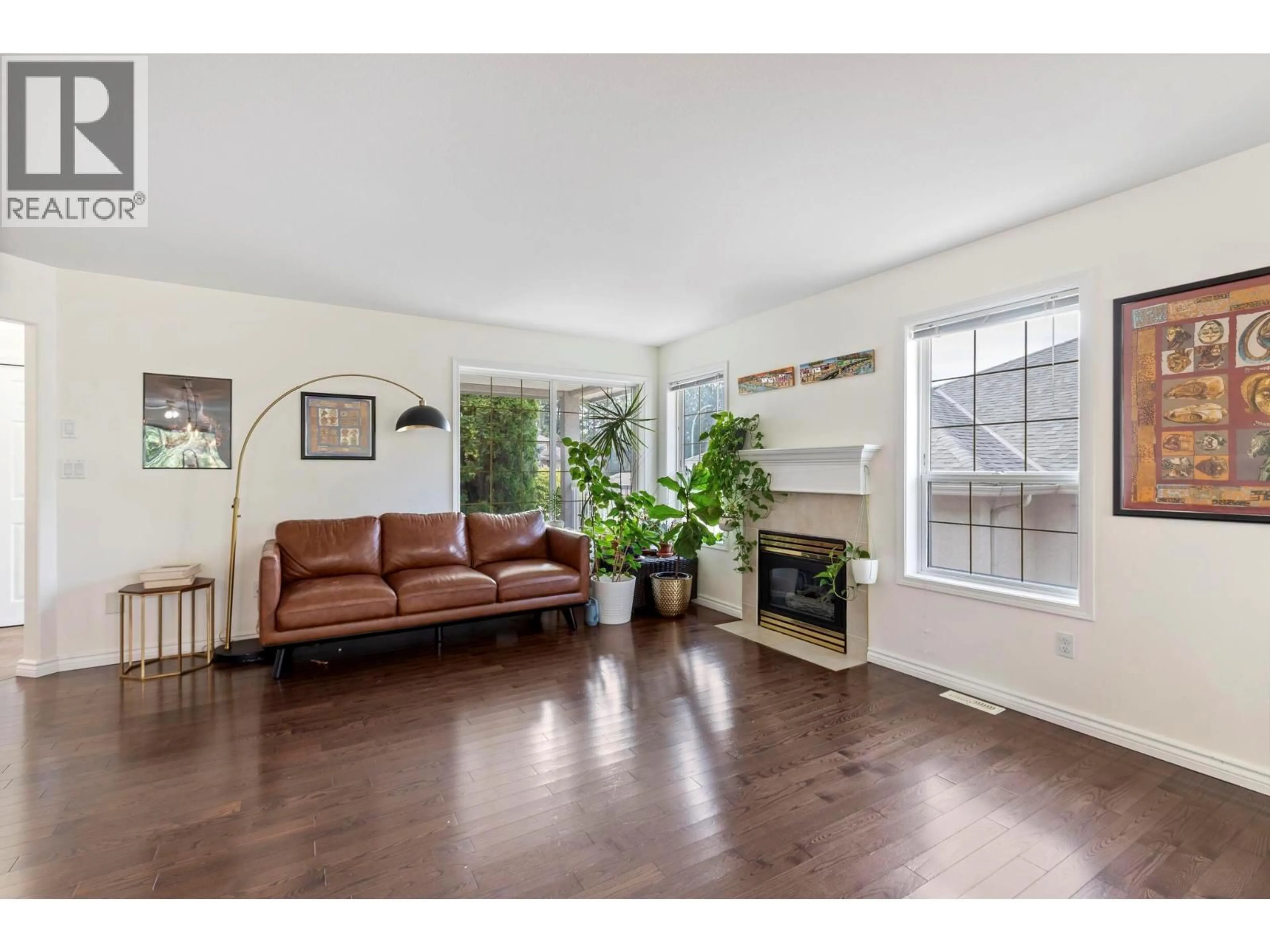 Living room with furniture, wood/laminate floor for 2098 SUNVIEW DRIVE, West Kelowna British Columbia V1Z3P9