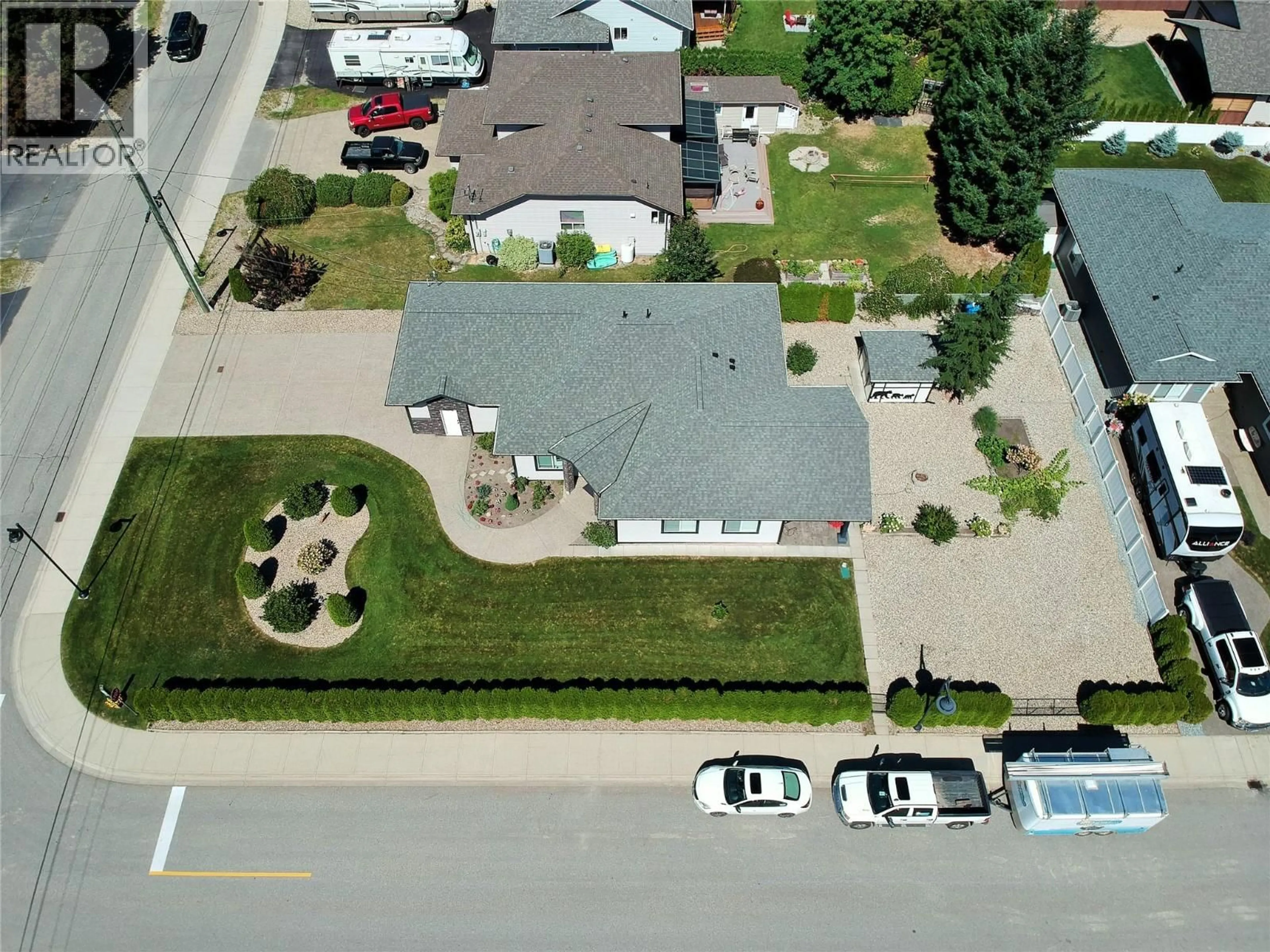 A pic from outside/outdoor area/front of a property/back of a property/a pic from drone, street for 1001 SHUSWAP AVENUE, Sicamous British Columbia V0E2V1