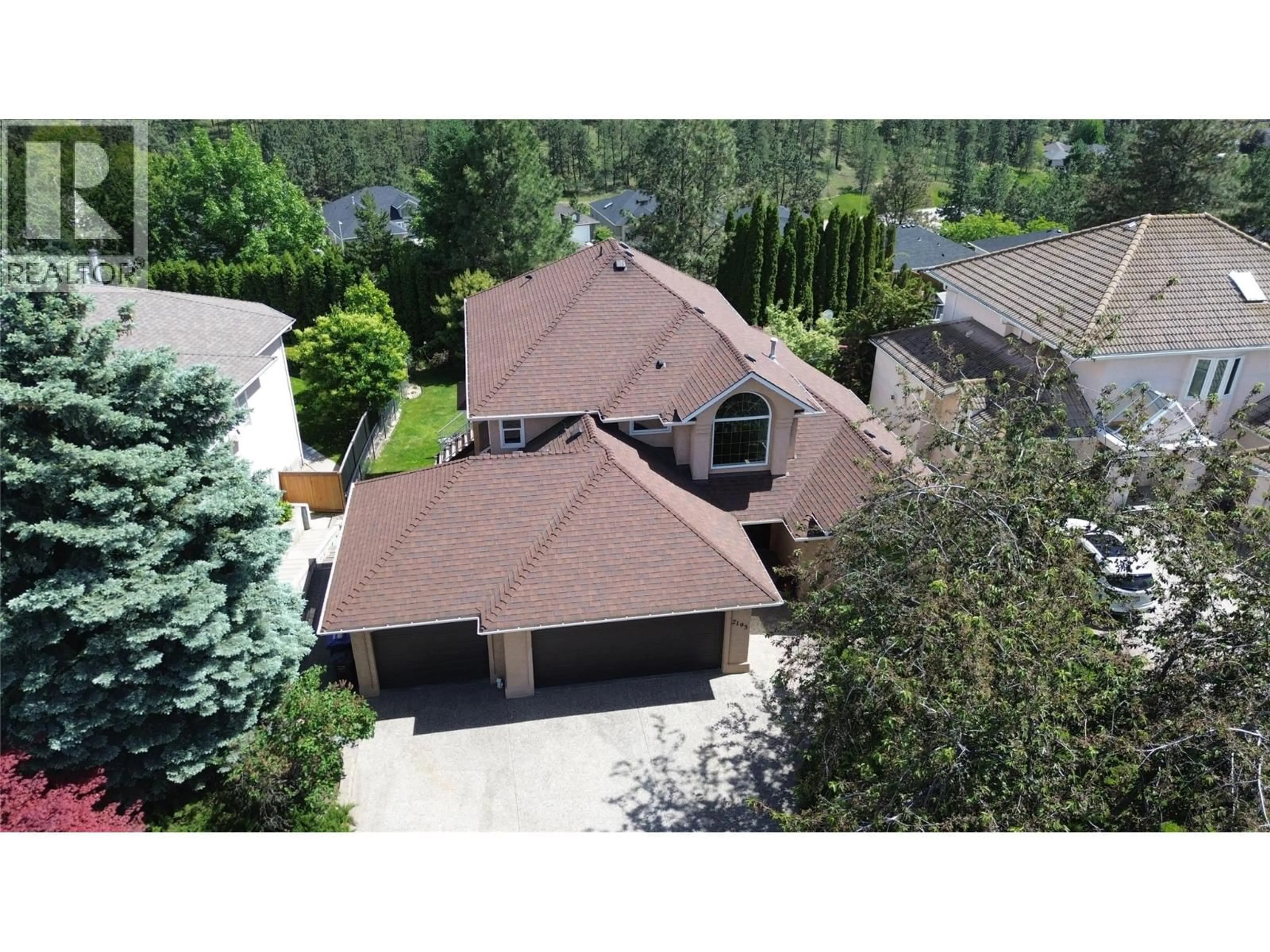 A pic from outside/outdoor area/front of a property/back of a property/a pic from drone, street for 2193 BRECKENRIDGE COURT, Kelowna British Columbia V1V1W2
