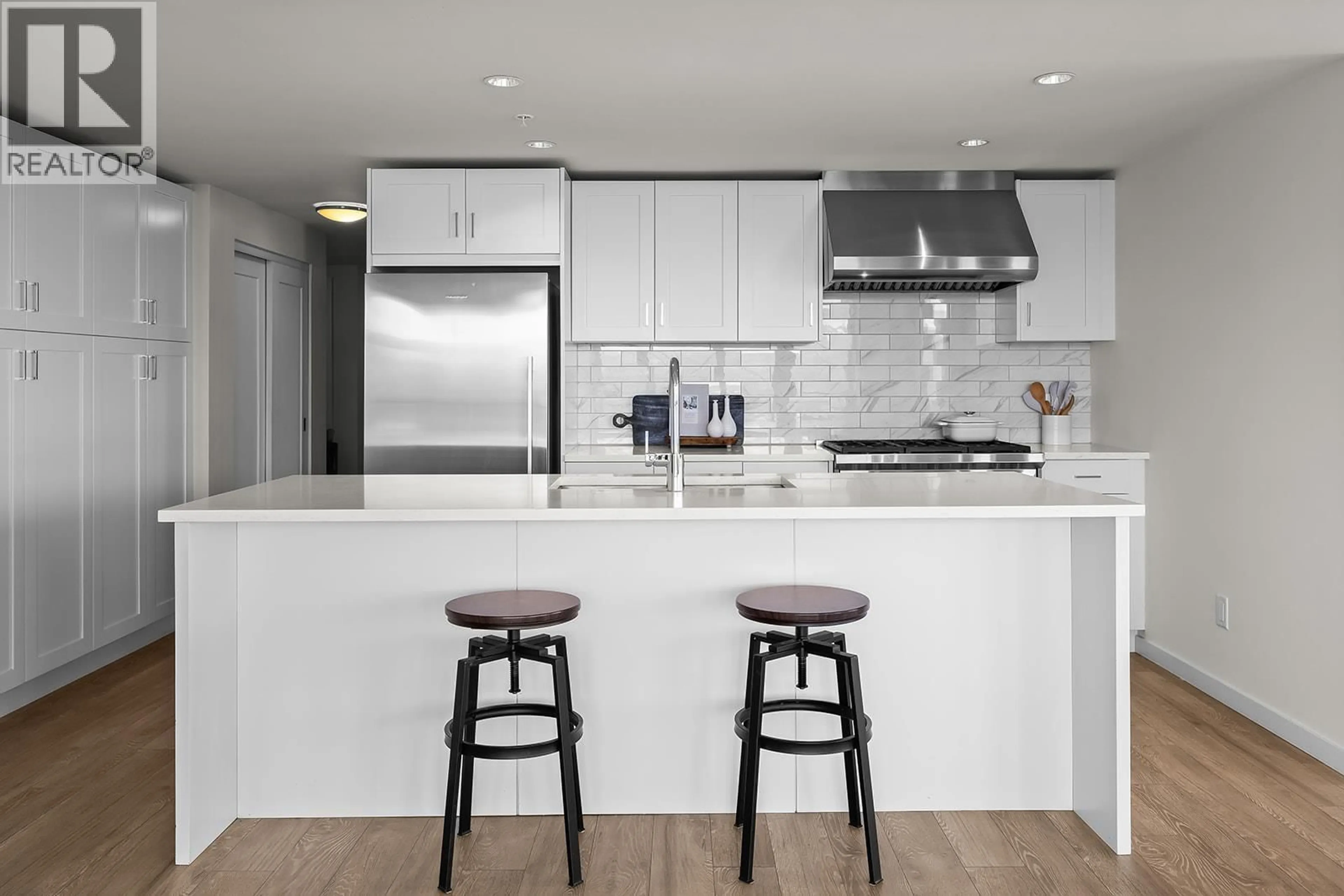 Contemporary kitchen, unknown for 1201 - 485 GROVES AVENUE, Kelowna British Columbia V1Y0C1