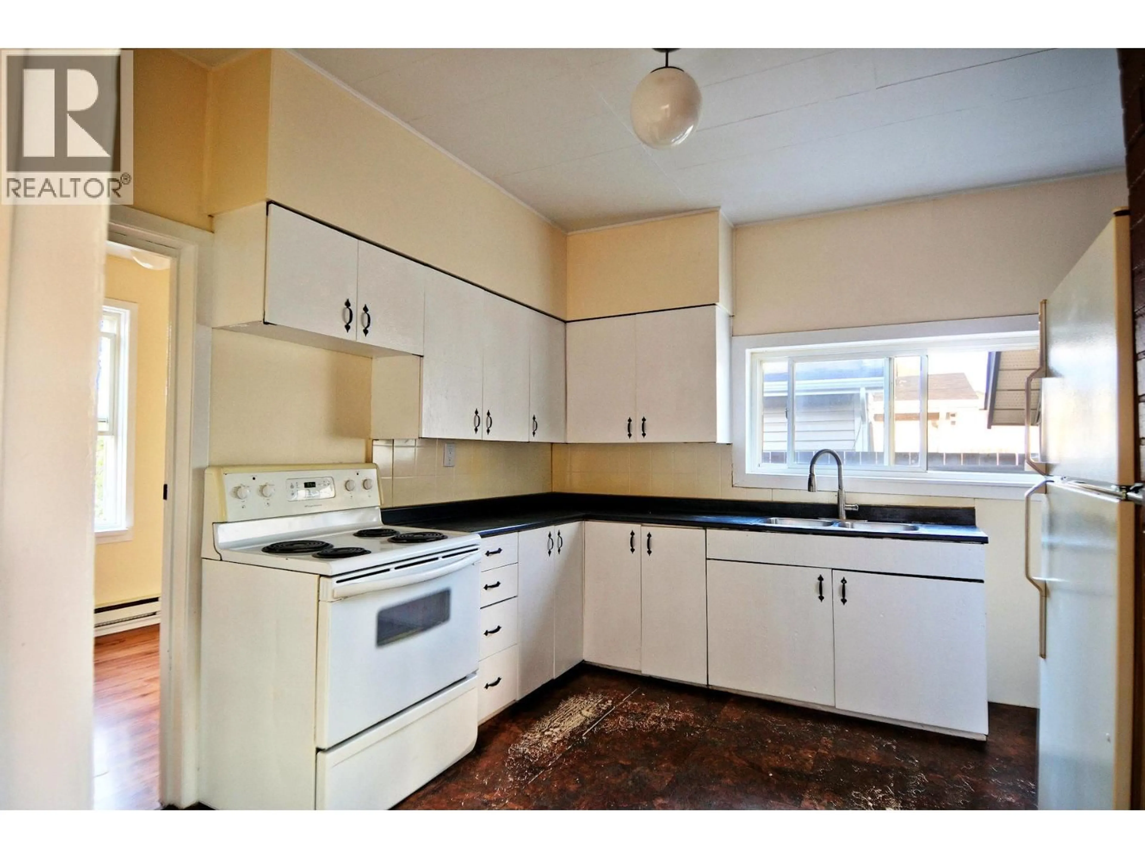Standard kitchen, unknown for 2637 QUILCHENA AVENUE, Merritt British Columbia V1K0B1