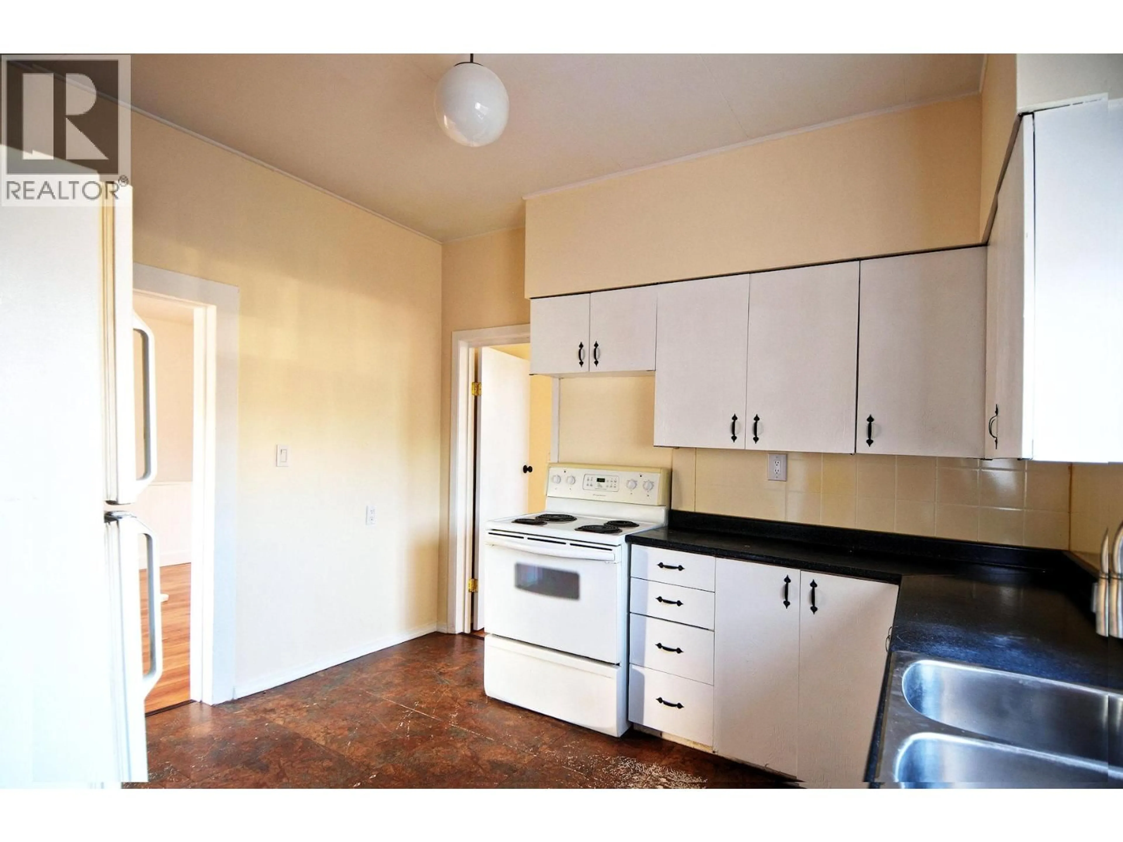 Standard kitchen, unknown for 2637 QUILCHENA AVENUE, Merritt British Columbia V1K0B1