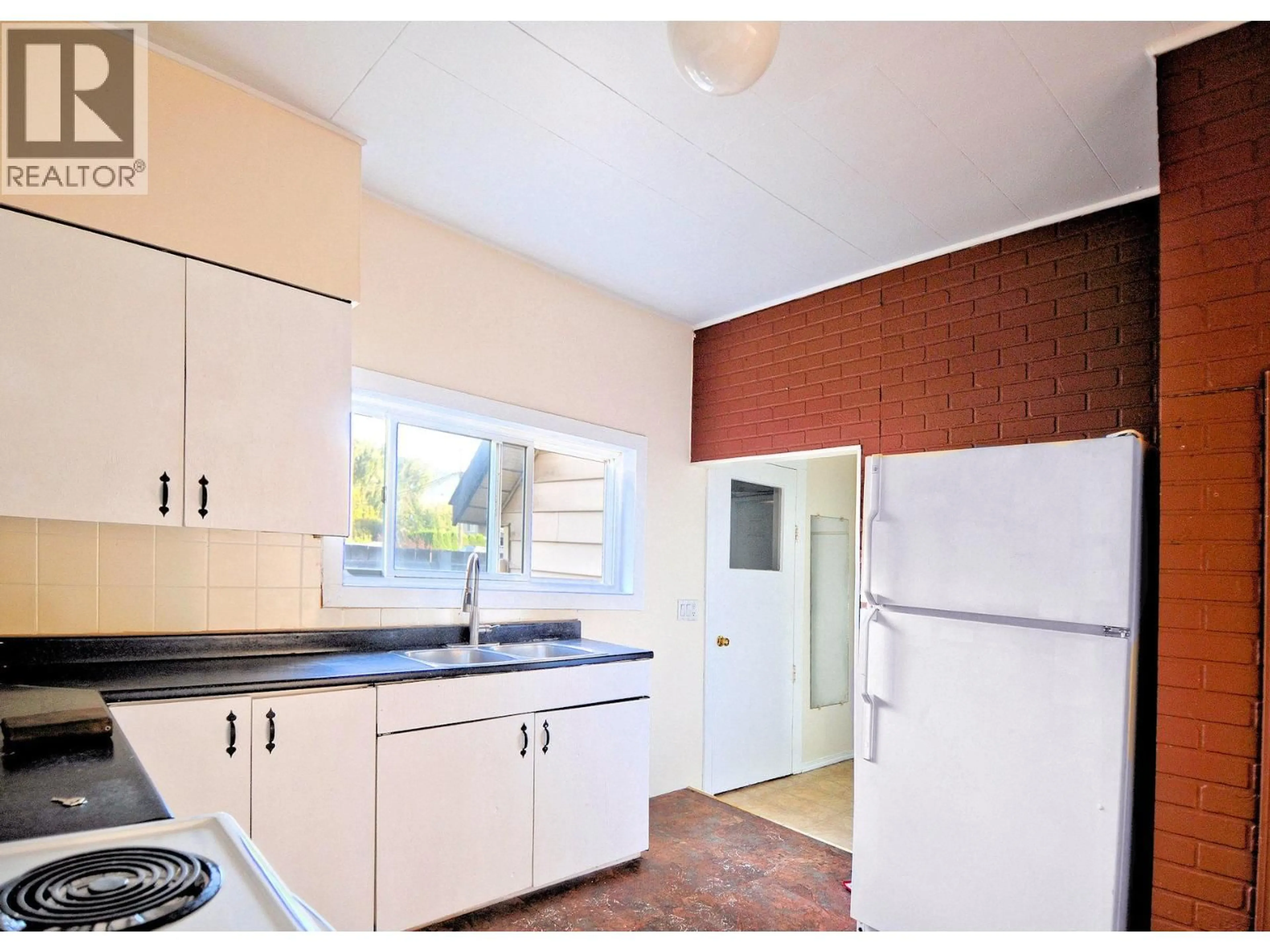 Standard kitchen, unknown for 2637 QUILCHENA AVENUE, Merritt British Columbia V1K0B1