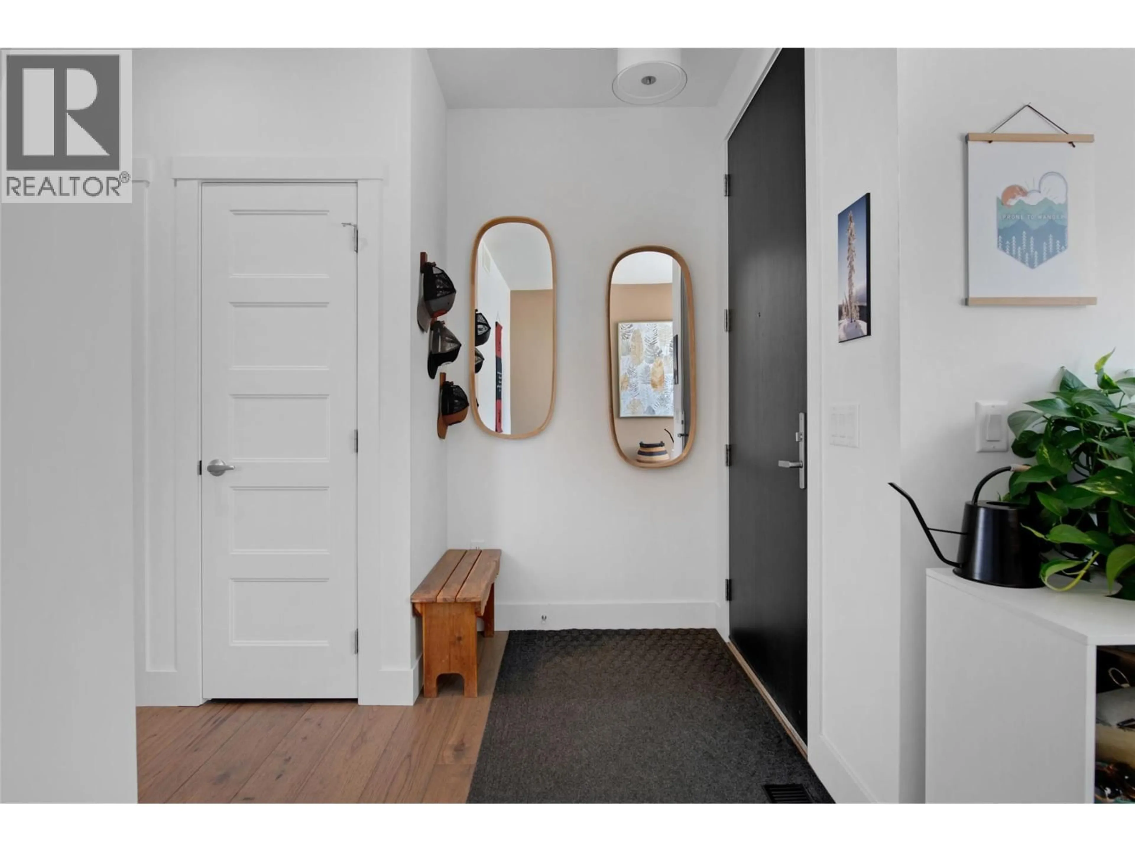 Indoor entryway for 1664 TOWER RANCH DRIVE, Kelowna British Columbia V1P1T8