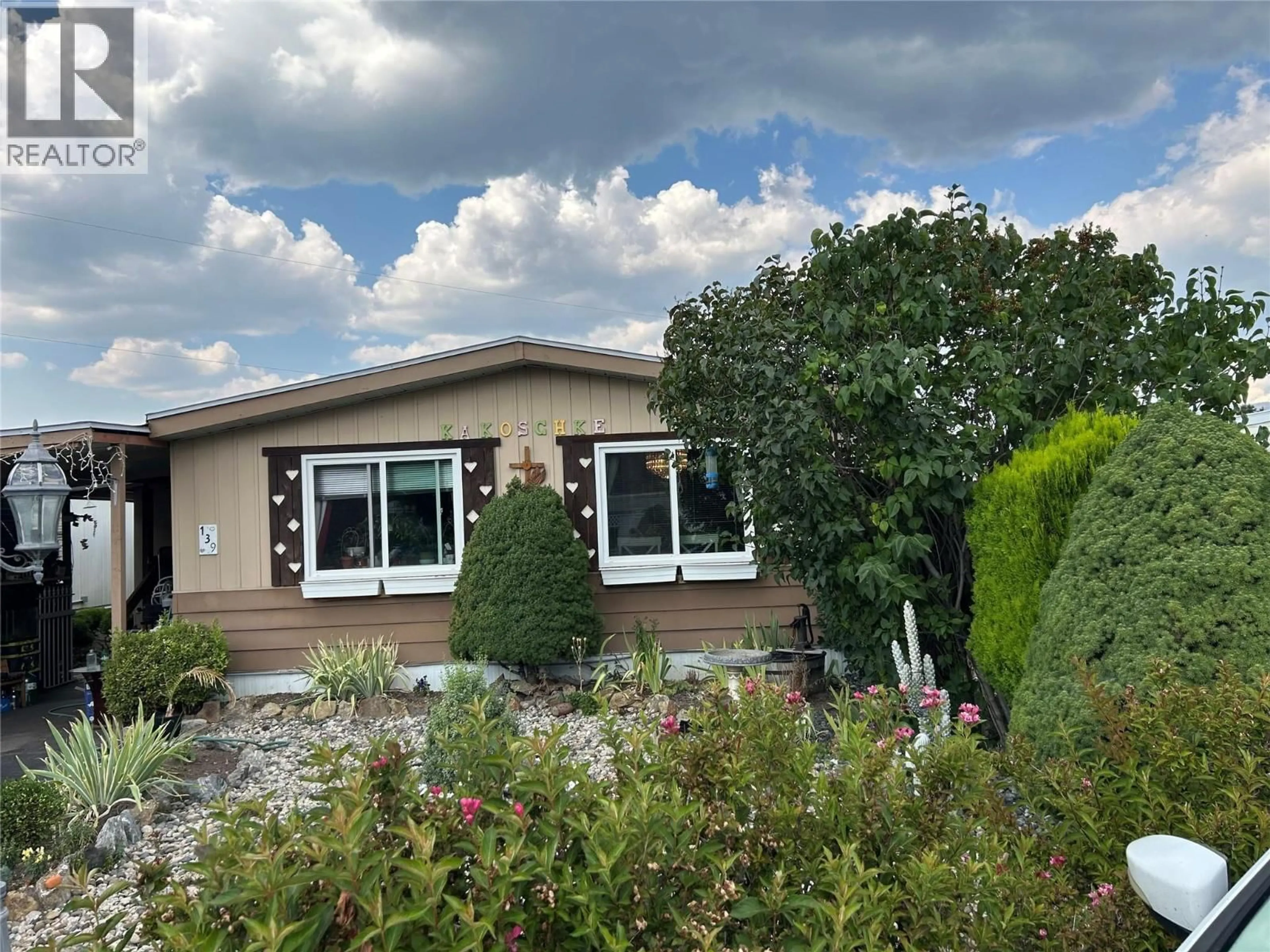 Home with vinyl exterior material, unknown for 139 - 3745 LAKESHORE ROAD, Kelowna British Columbia V1W3K4