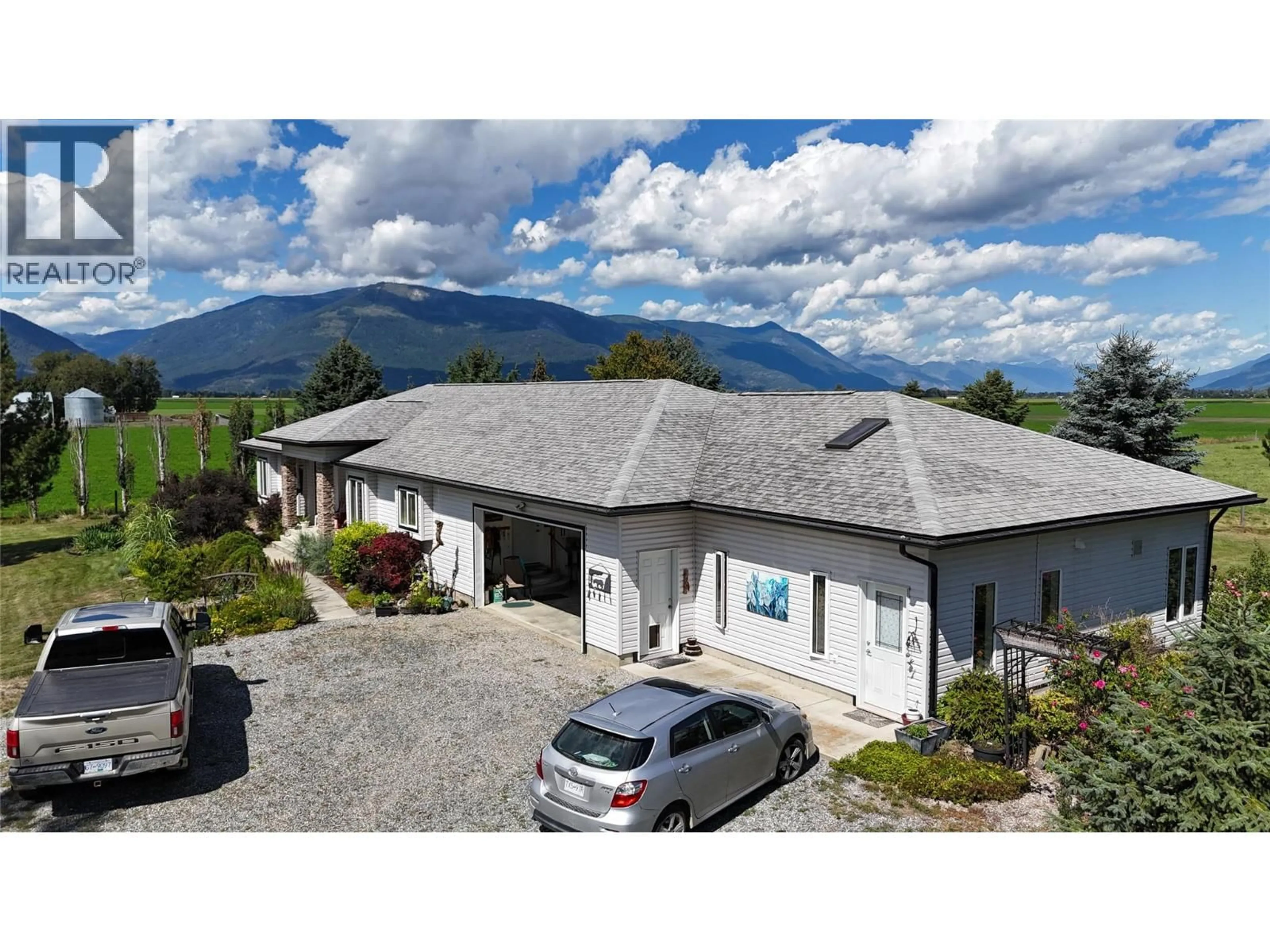 A pic from outside/outdoor area/front of a property/back of a property/a pic from drone, mountain view for 710 INDIAN ROAD, Creston British Columbia V0B1G8