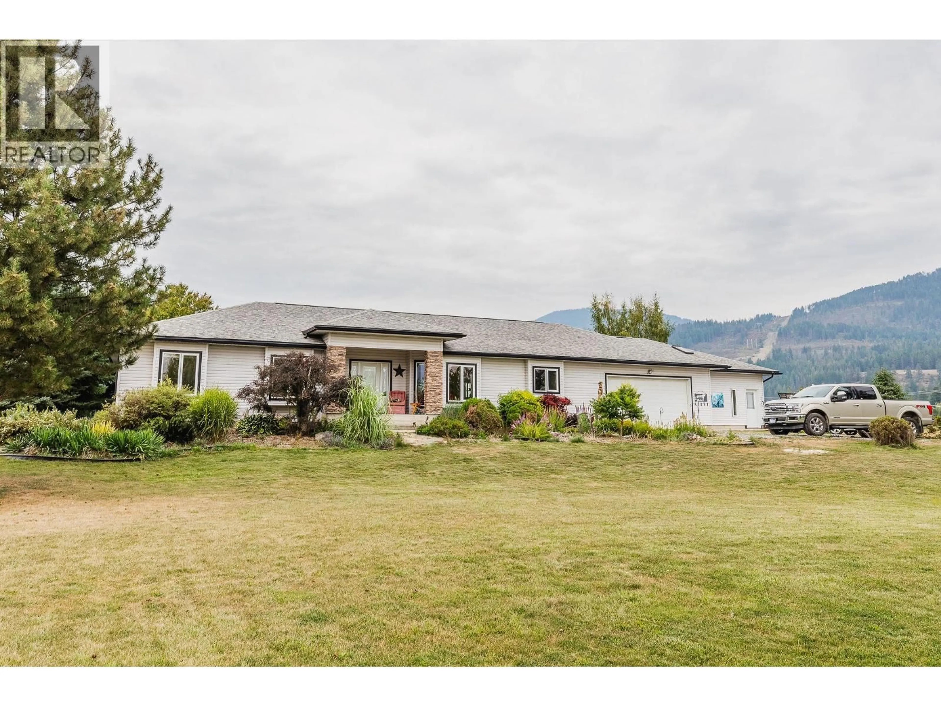 A pic from outside/outdoor area/front of a property/back of a property/a pic from drone, mountain view for 710 INDIAN ROAD, Creston British Columbia V0B1G8
