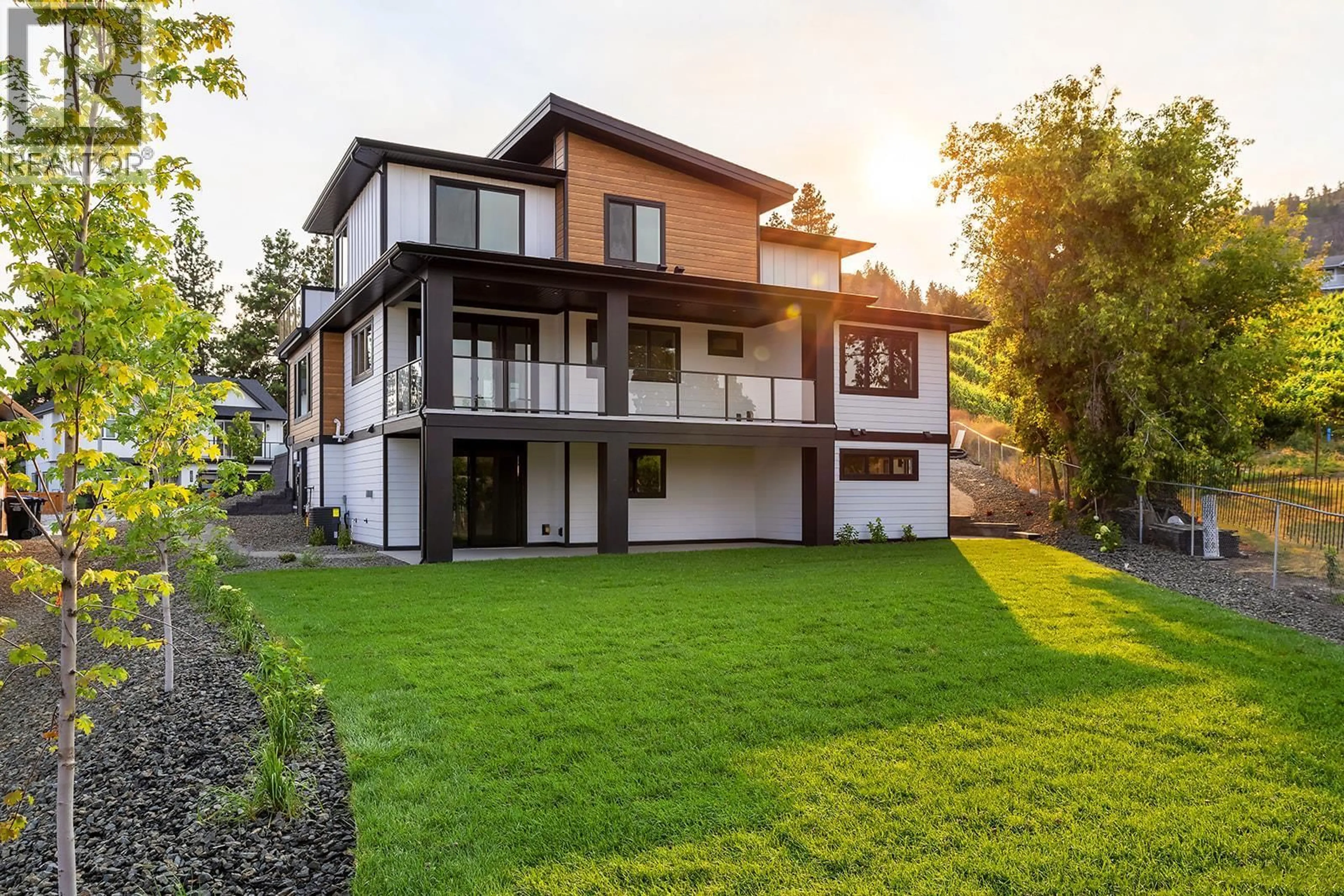 Home with vinyl exterior material, unknown for 1054 OAK BARREL PLACE, West Kelowna British Columbia V1Z0A6