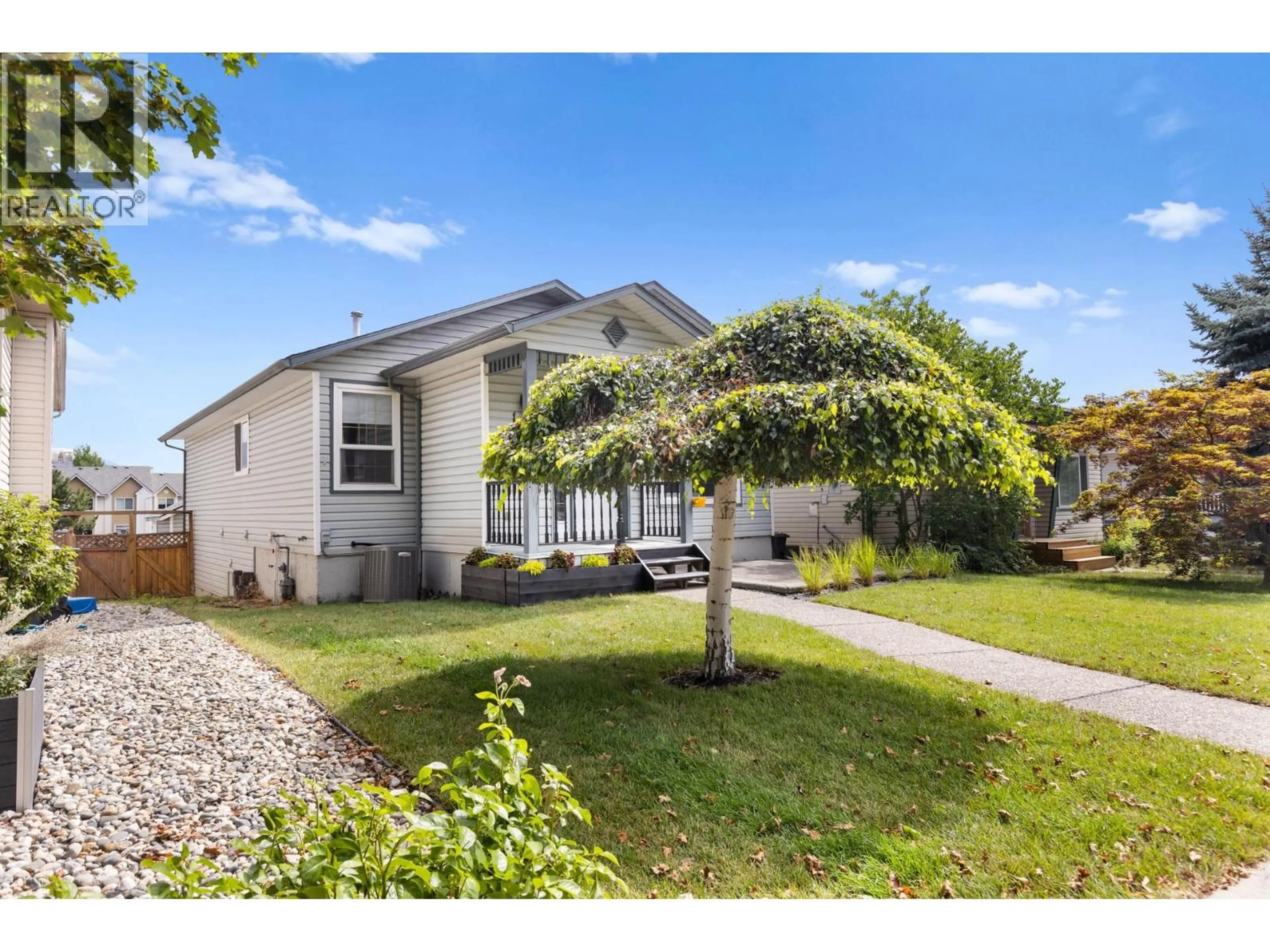 Home with vinyl exterior material, street for 183 RITCHIE COURT, Kelowna British Columbia V1V2A8