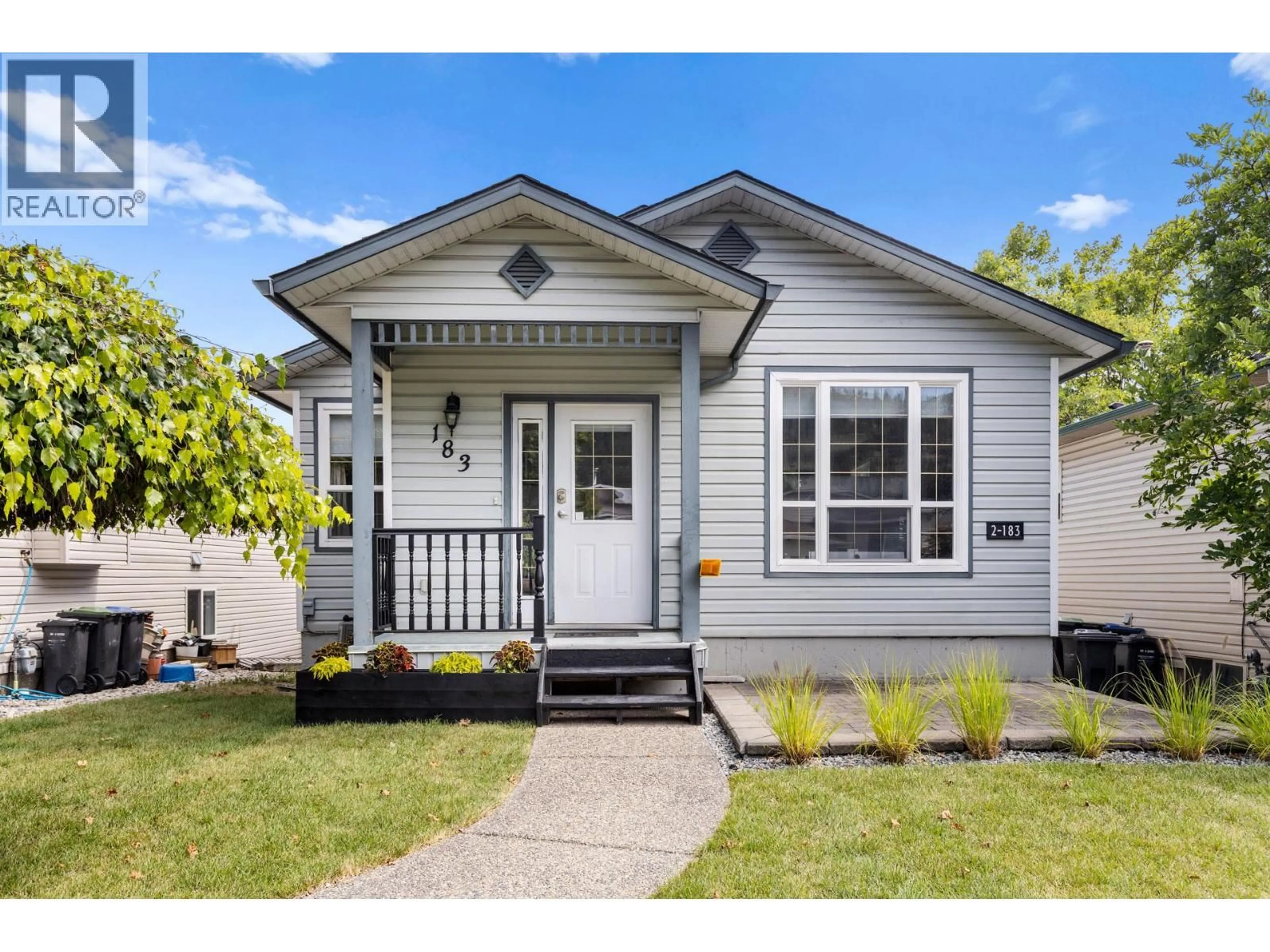 Home with vinyl exterior material, street for 183 RITCHIE COURT, Kelowna British Columbia V1V2A8