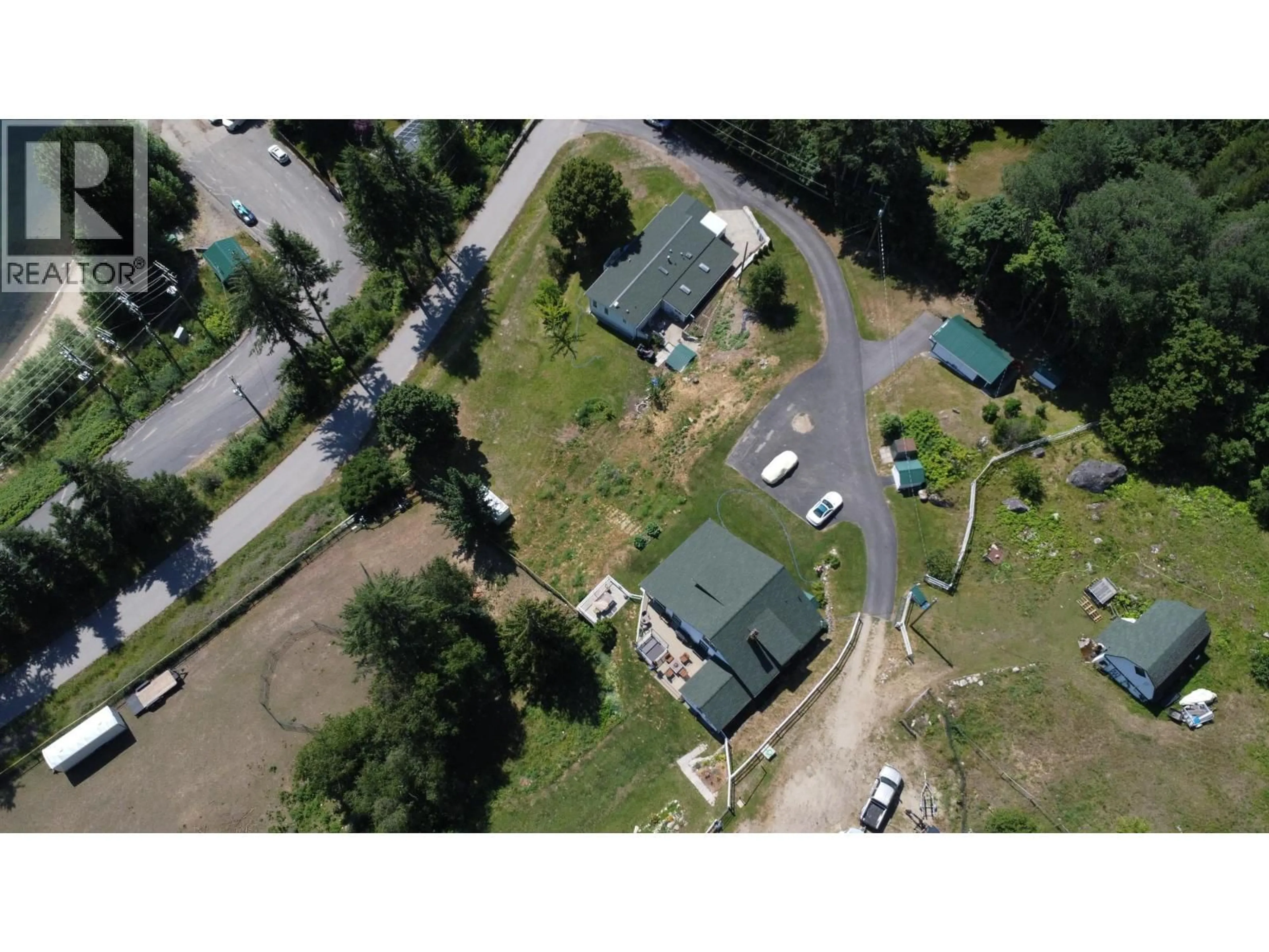 A pic from outside/outdoor area/front of a property/back of a property/a pic from drone, street for 601 VALHALLA ROAD, Nelson British Columbia v1l6m6