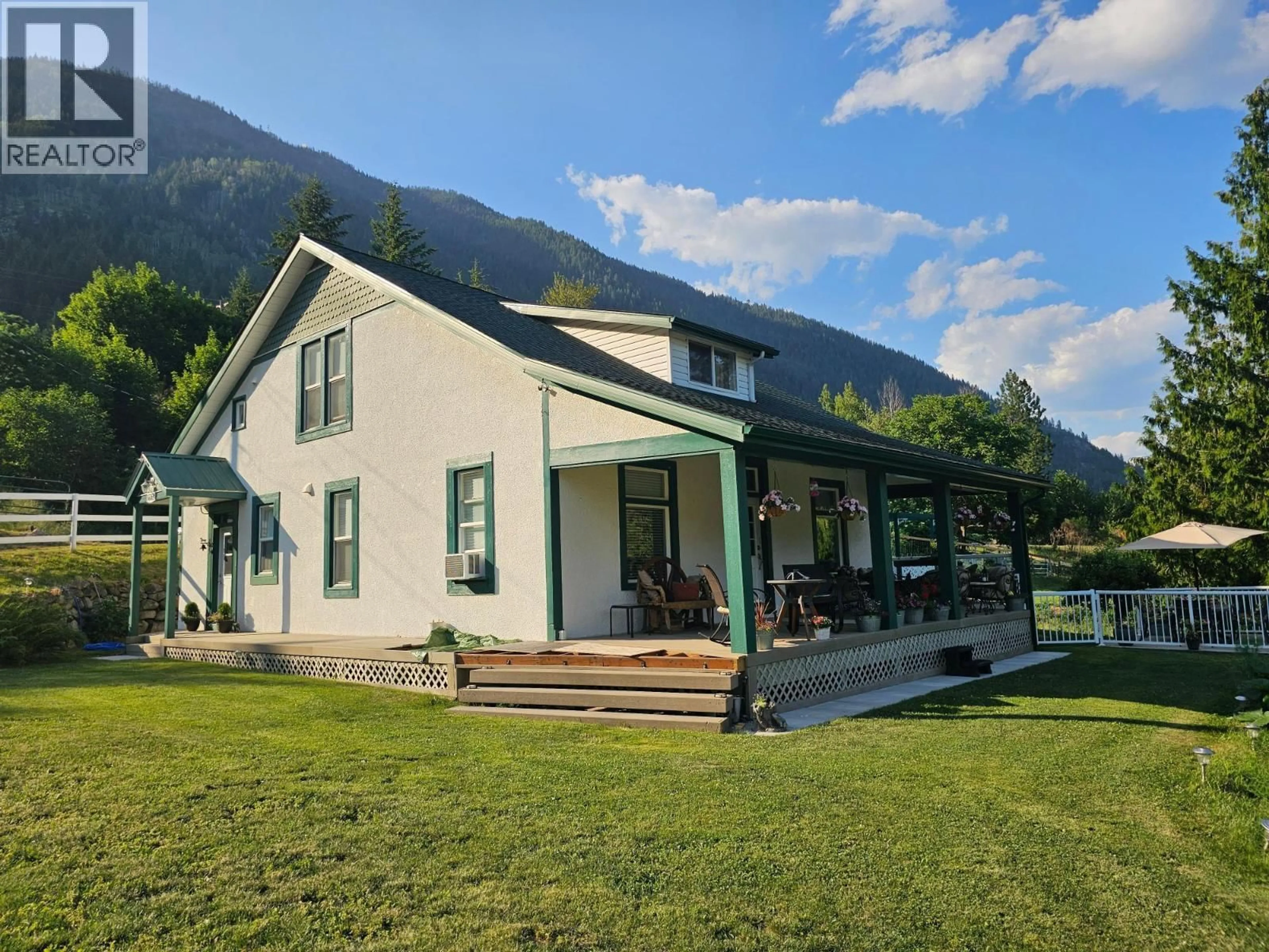 A pic from outside/outdoor area/front of a property/back of a property/a pic from drone, mountain view for 601 VALHALLA ROAD, Nelson British Columbia v1l6m6
