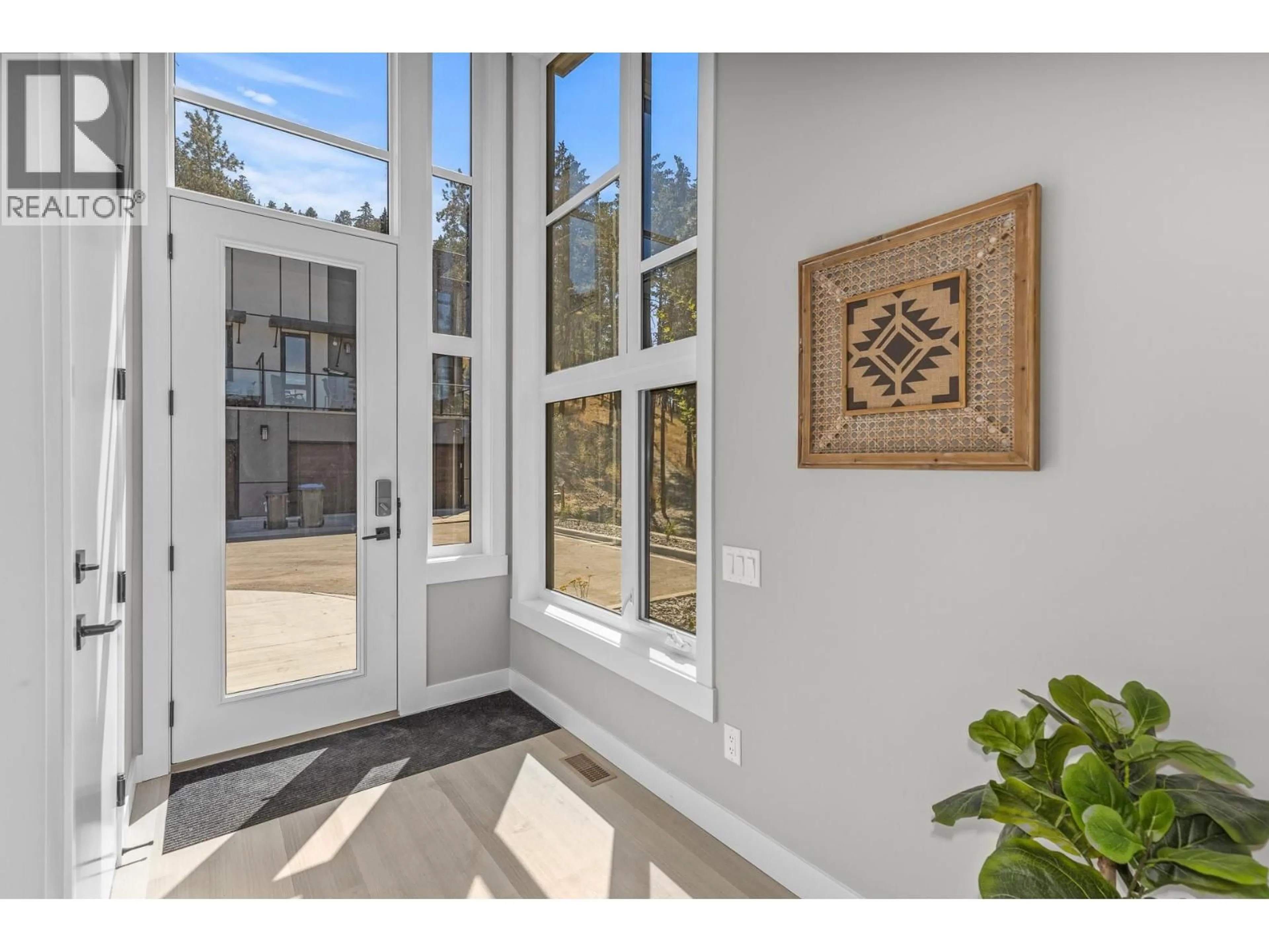 Indoor entryway for 11 - 3220 HILLTOWN DRIVE, Kelowna British Columbia V1V0C6